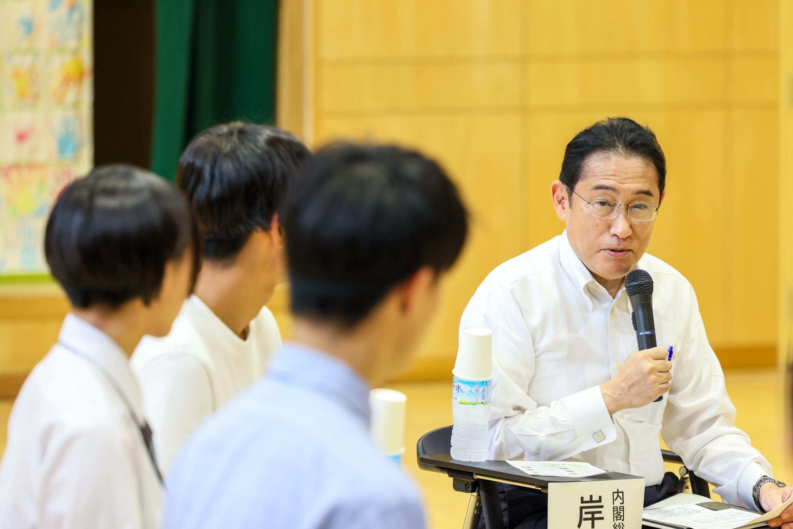 こども・若者との意見交換をする岸田総理４