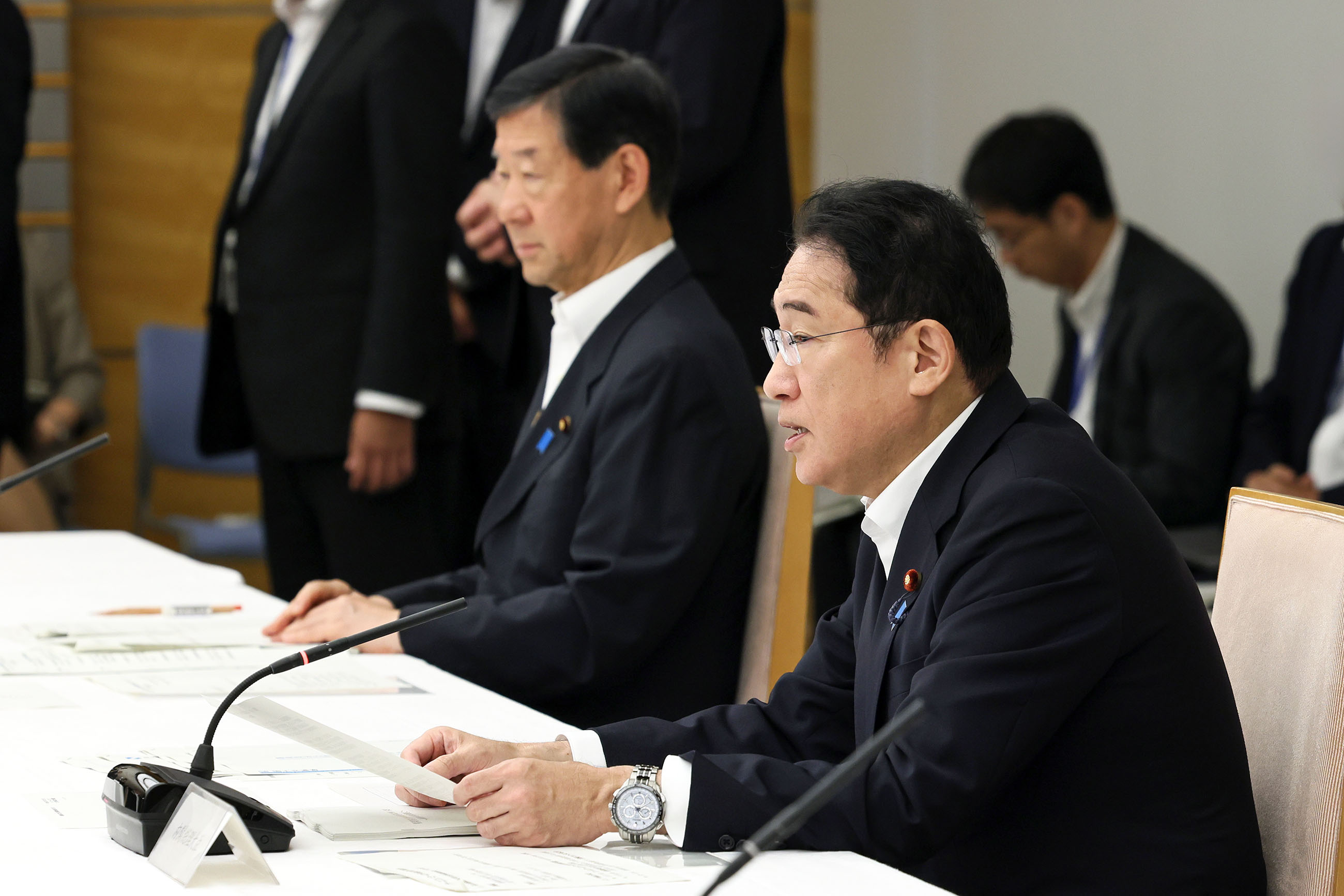 会議のまとめを行う岸田総理２