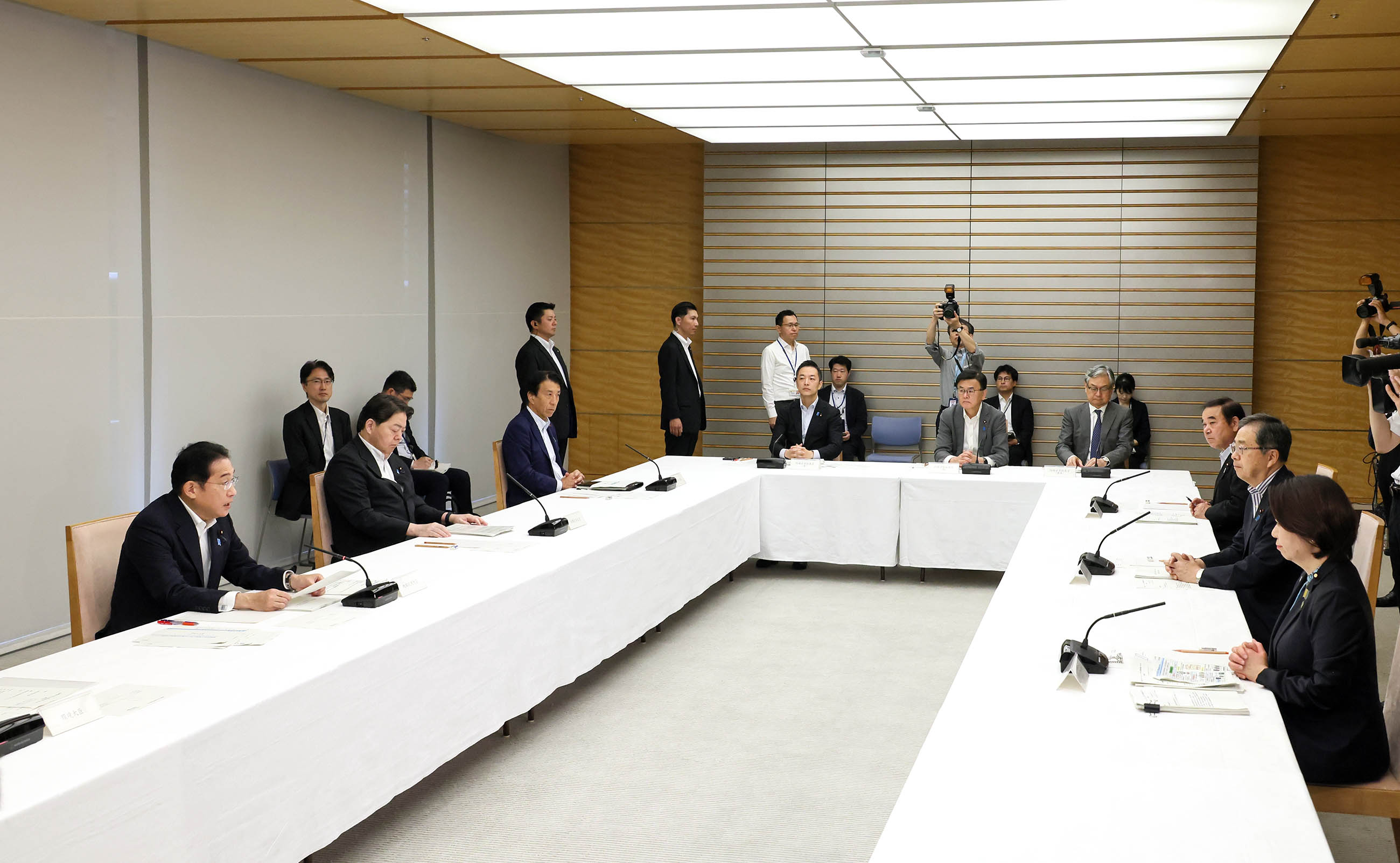 会議のまとめを行う岸田総理５