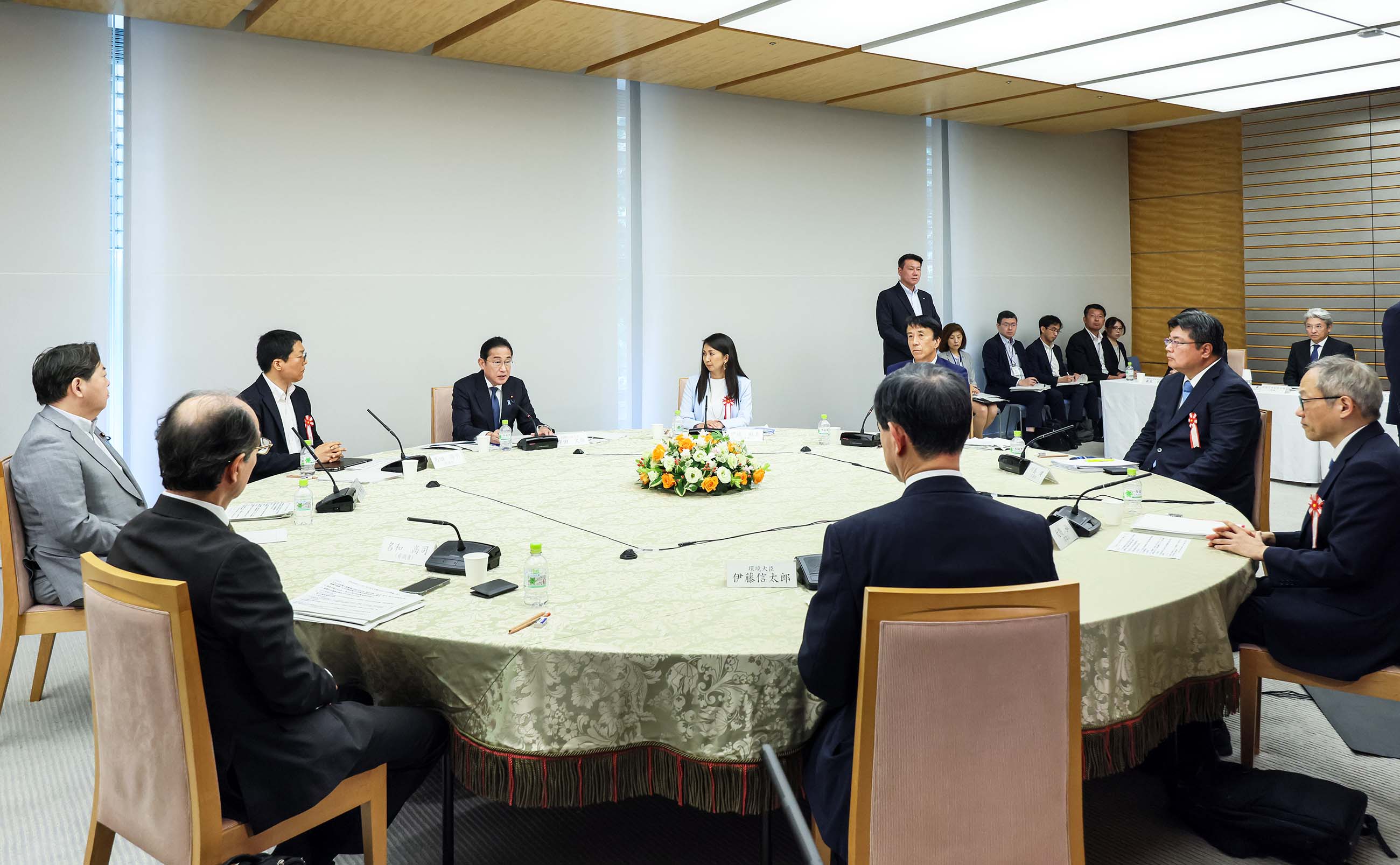 意見交換を行う岸田総理２