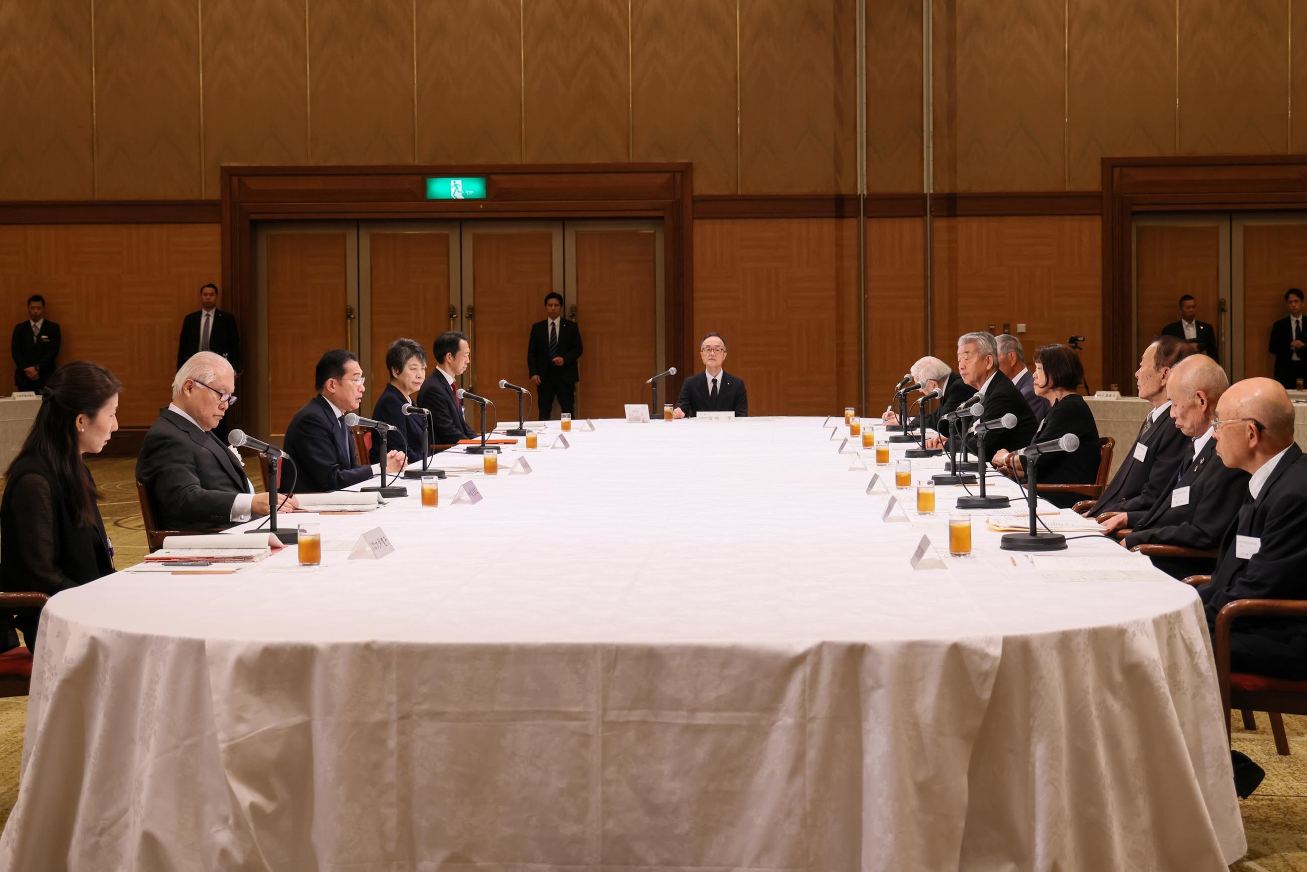 被爆者代表から要望を聞く岸田総理３