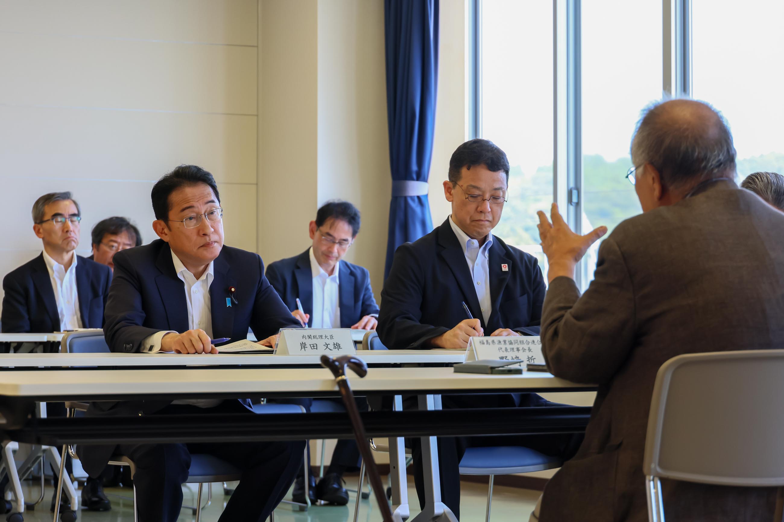 意見交換をする岸田総理２