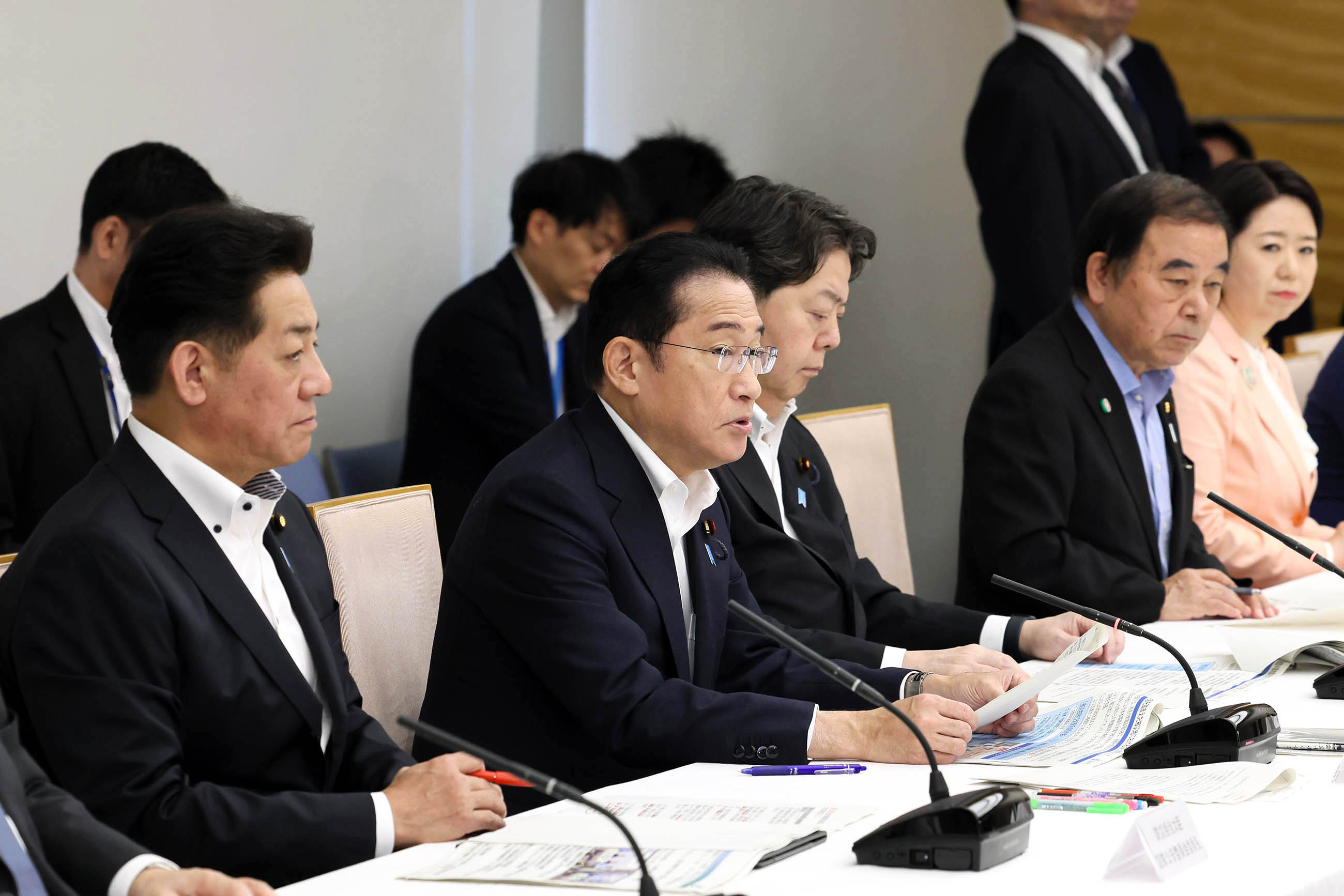 発言する岸田総理４