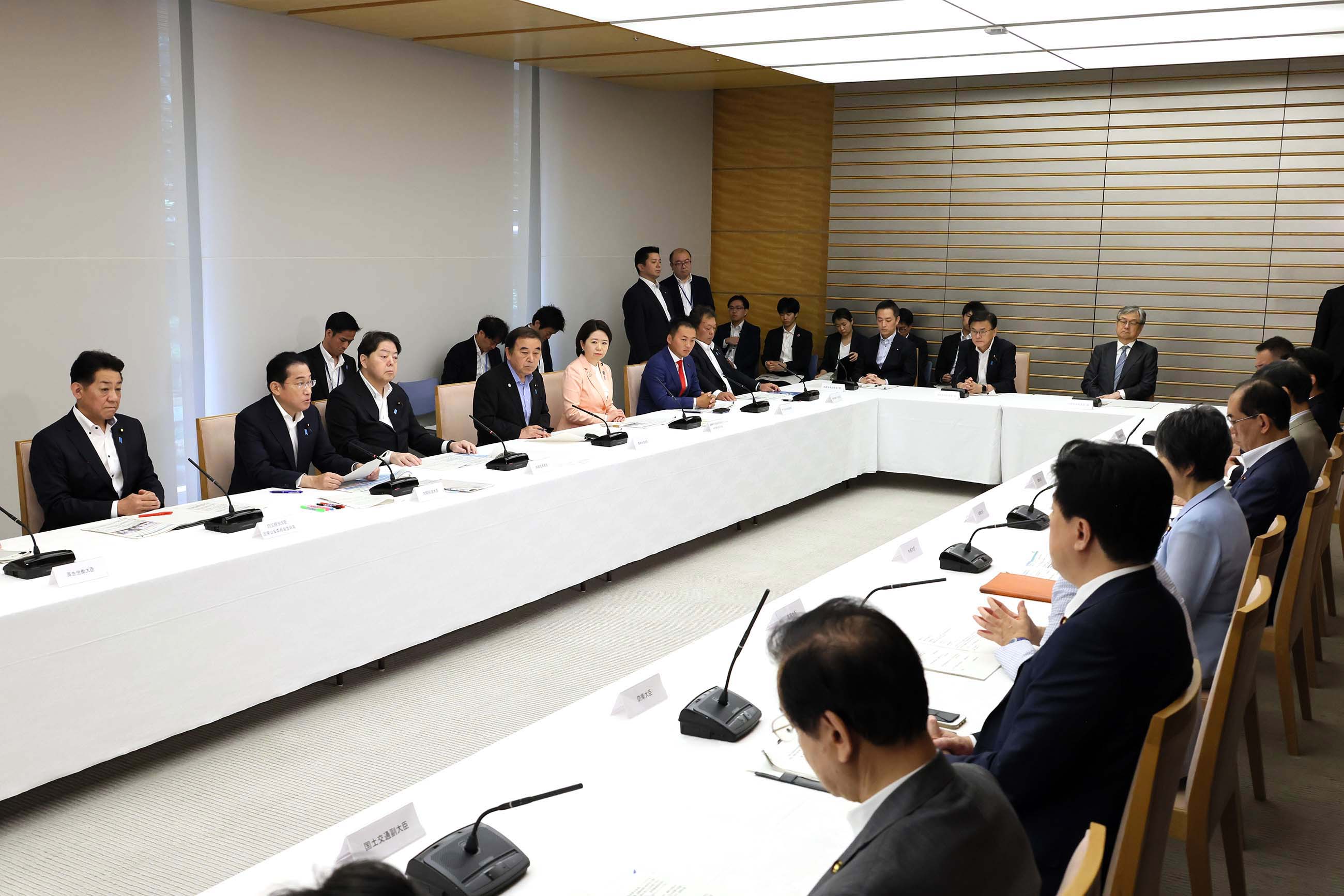 発言する岸田総理５