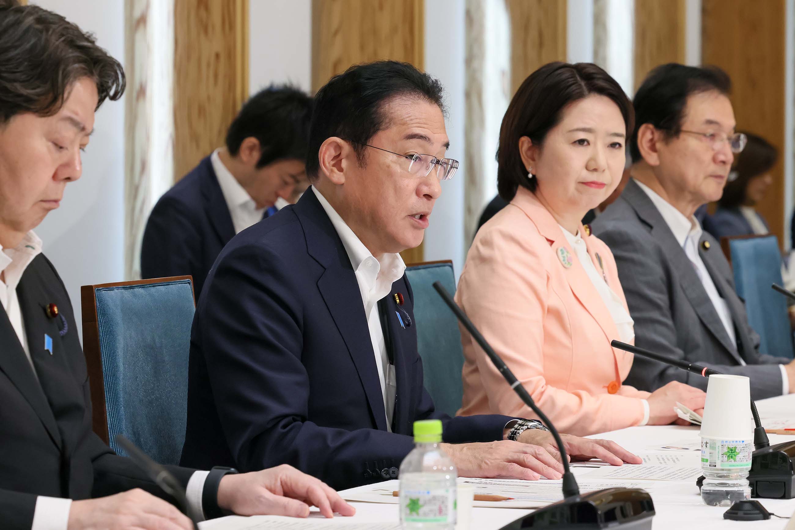 会議のまとめを行う岸田総理１