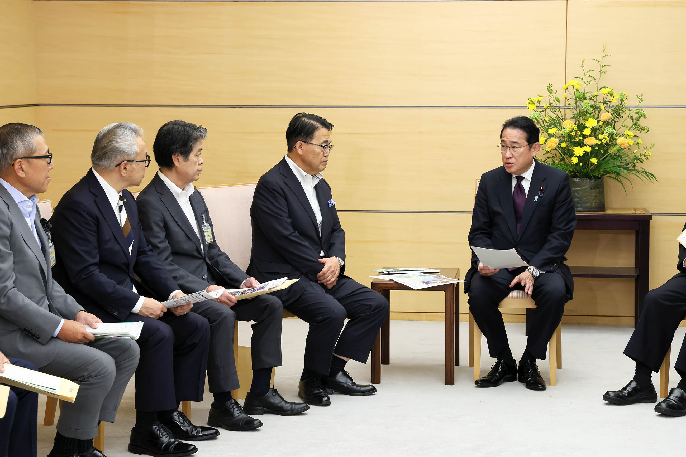 表敬を受ける岸田総理２