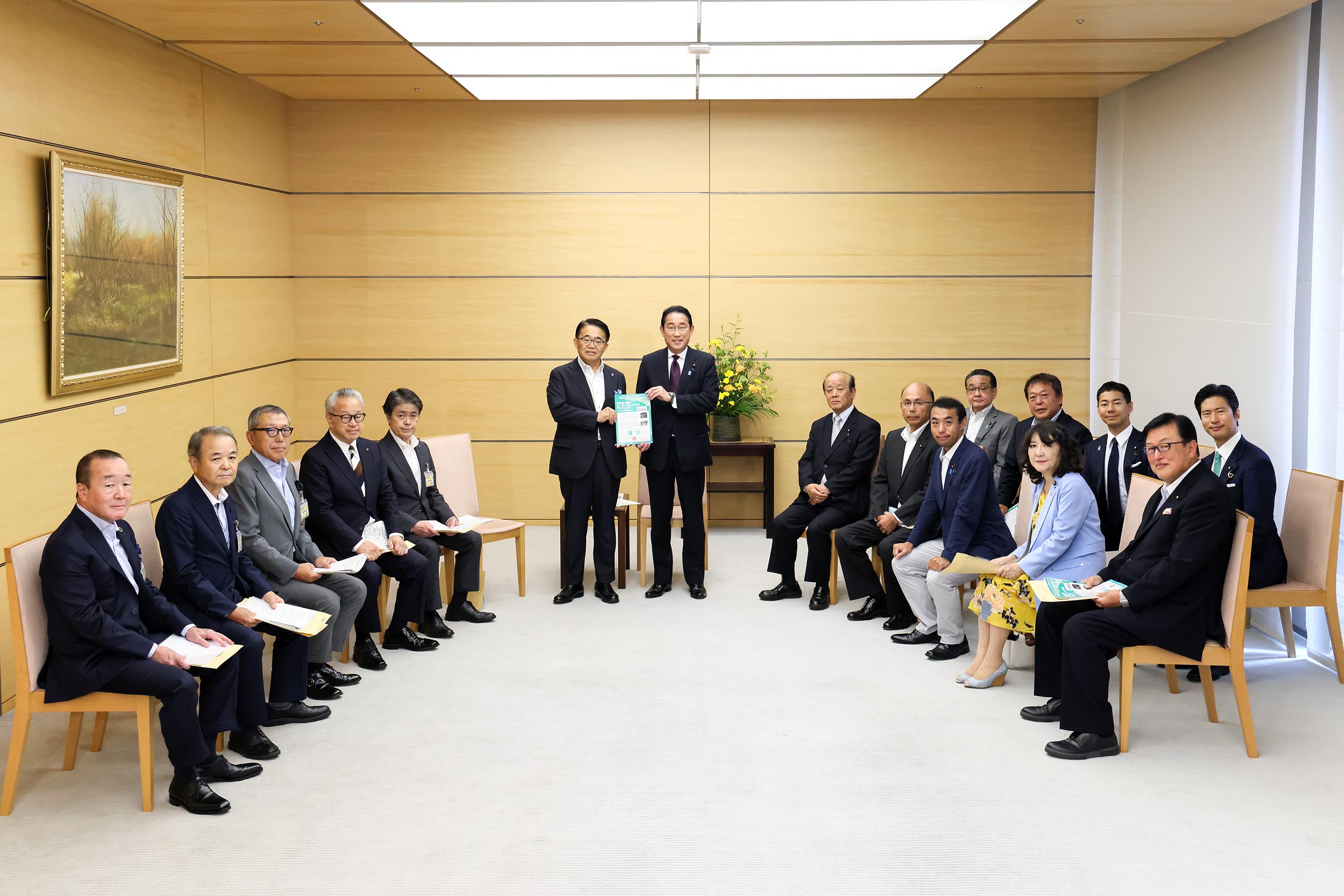 表敬を受ける岸田総理３