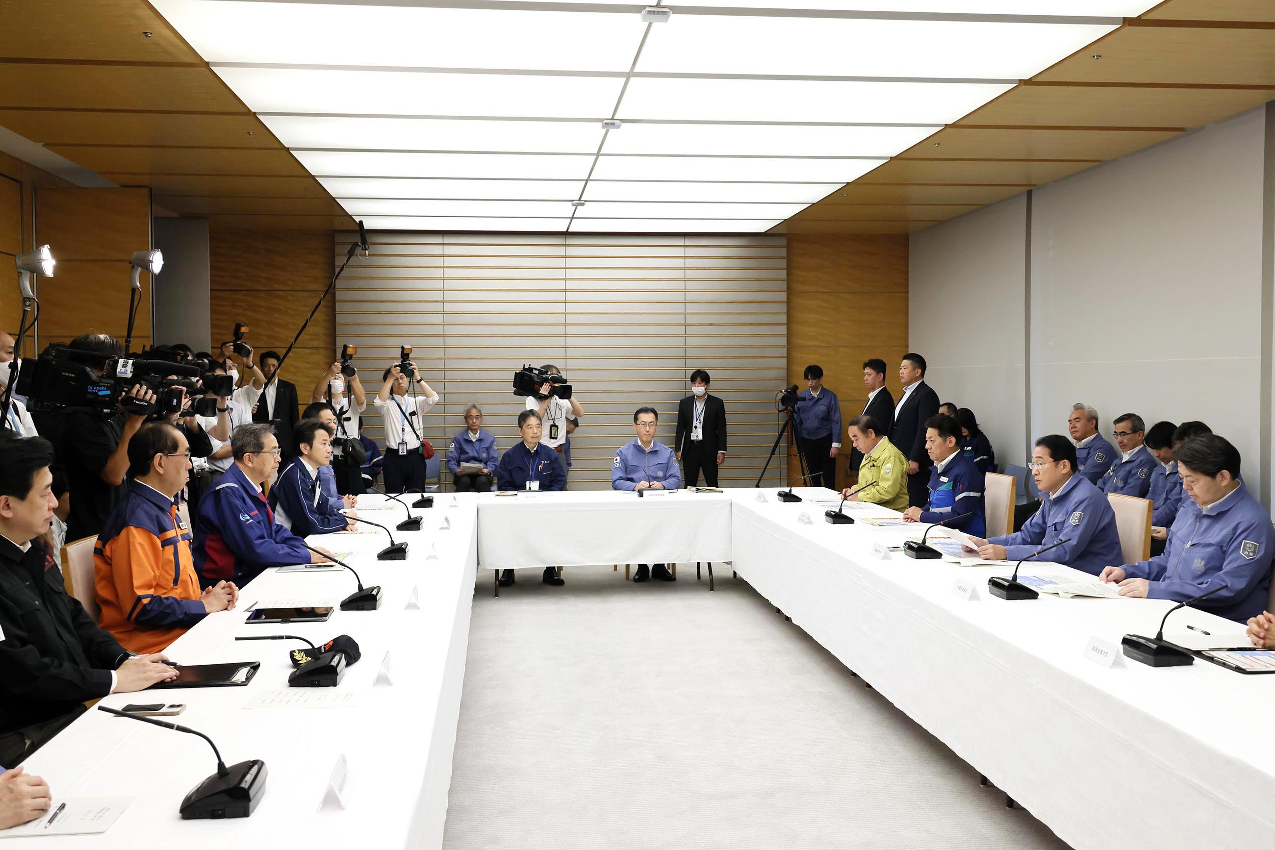 発言する岸田総理３