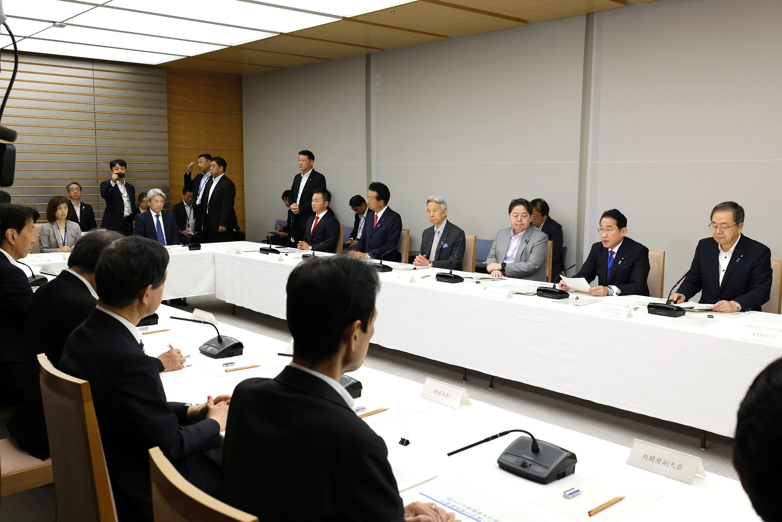 会議のまとめを行う岸田総理４