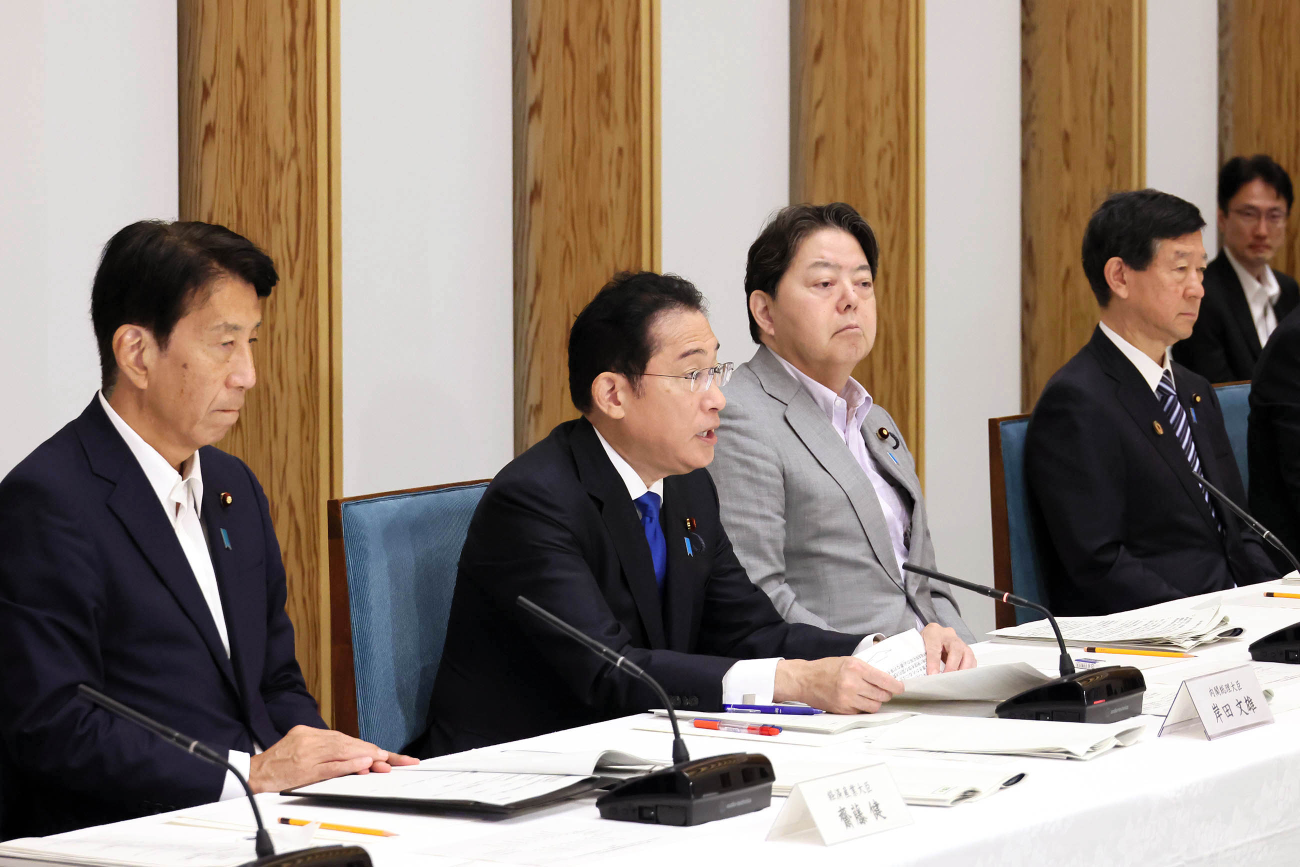 会議のまとめを行う岸田総理２