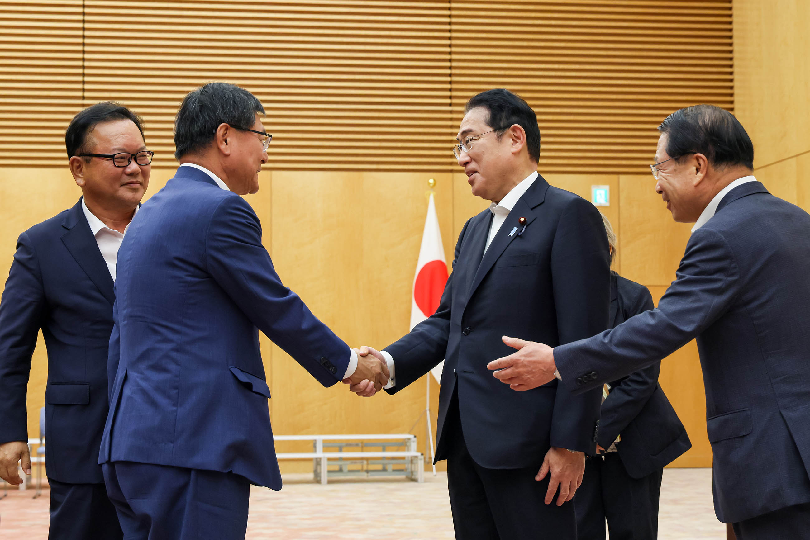 表敬を受ける岸田総理３