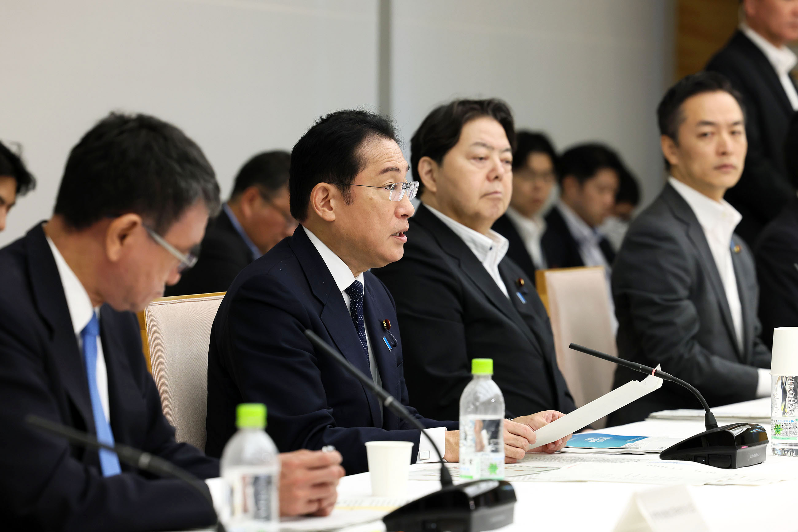 会議のまとめを行う岸田総理２