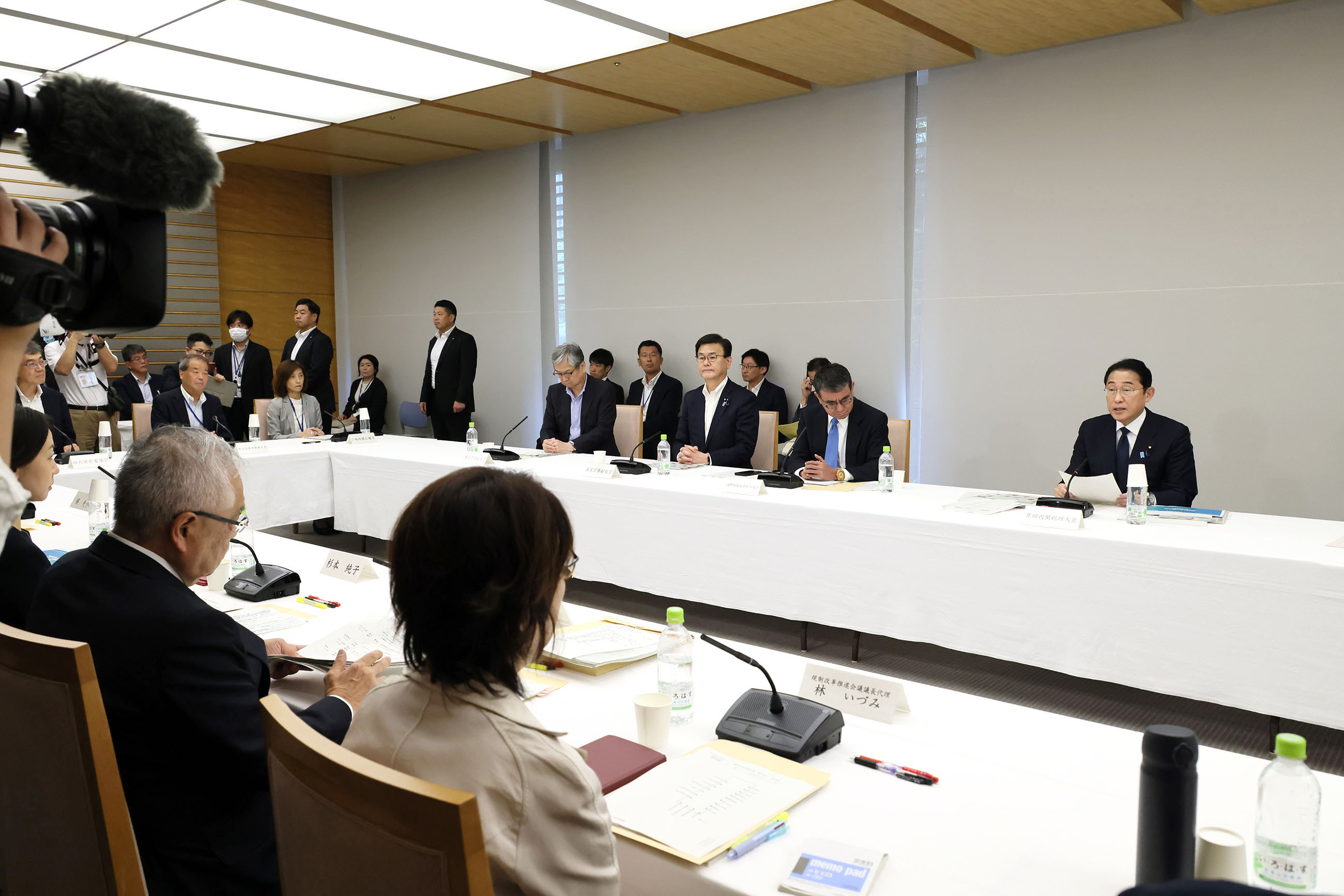 会議のまとめを行う岸田総理４