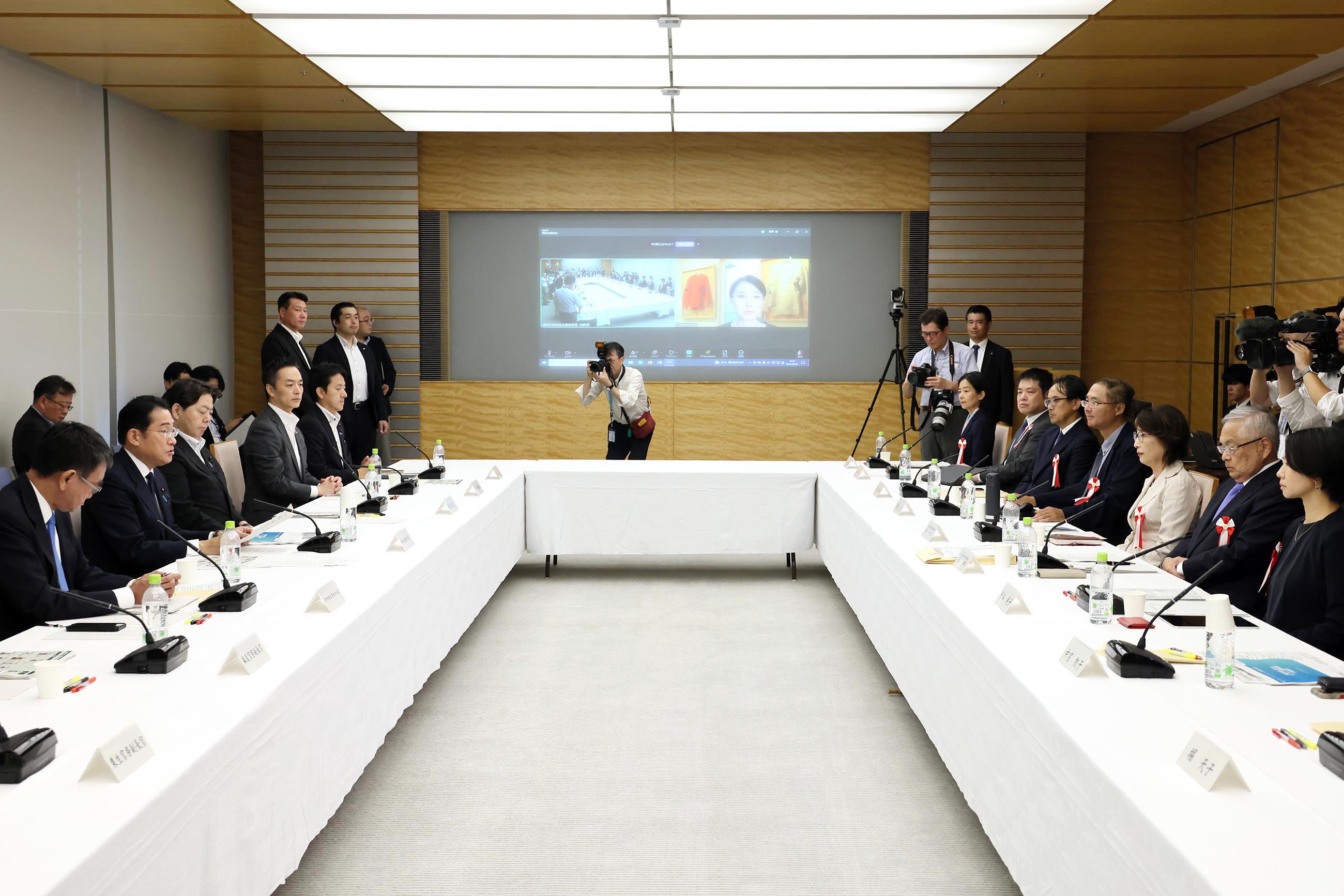 会議のまとめを行う岸田総理５