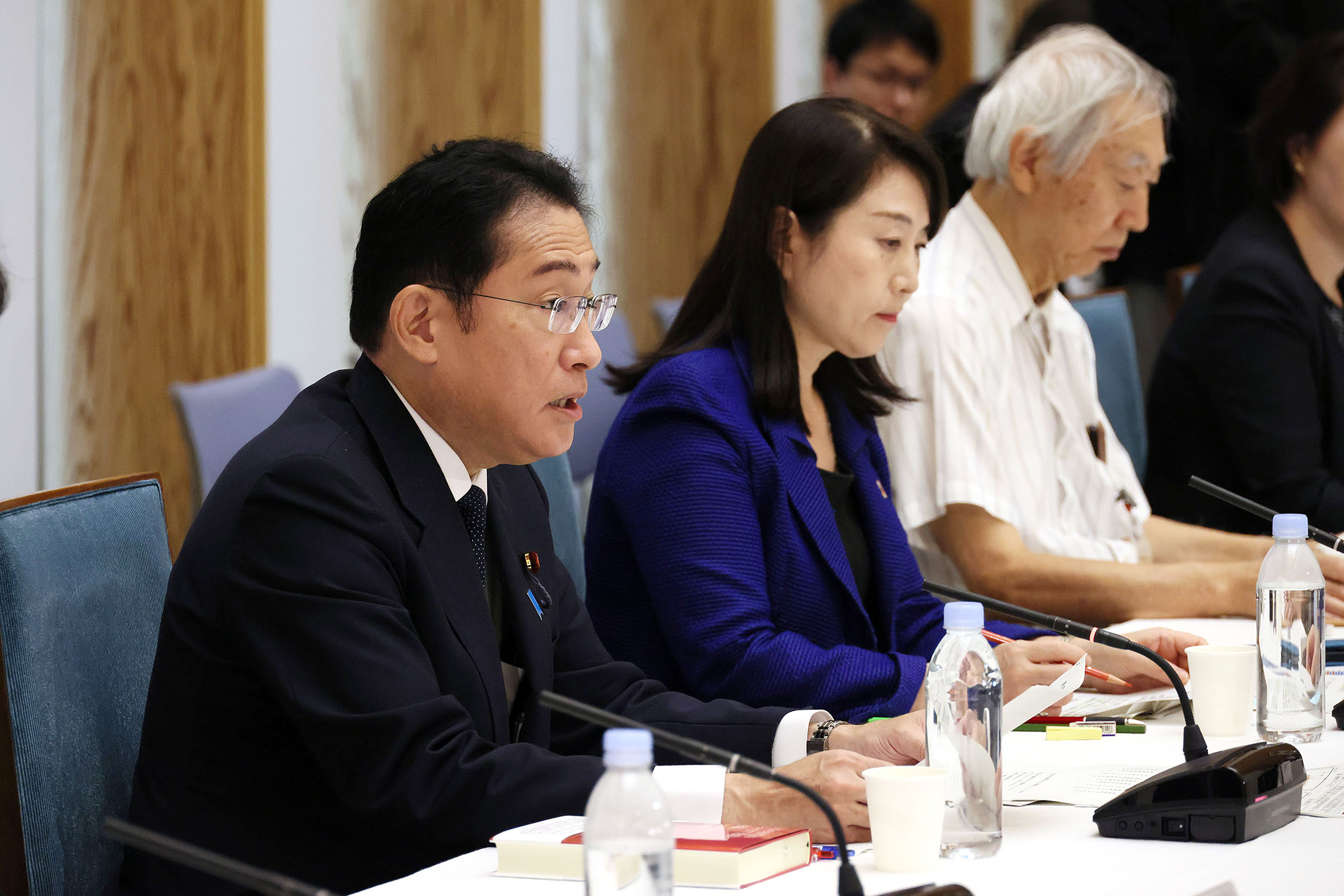 会議のまとめを行う岸田総理１
