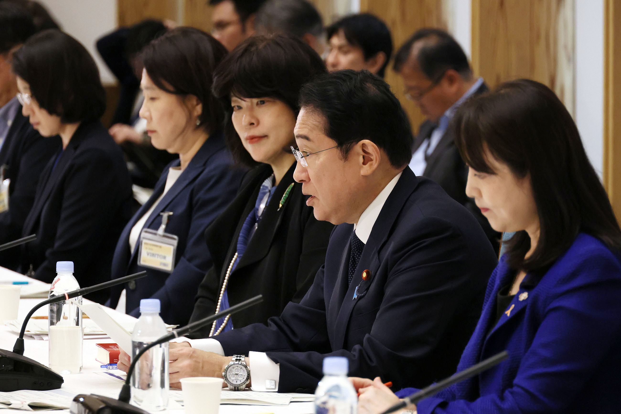 会議のまとめを行う岸田総理２