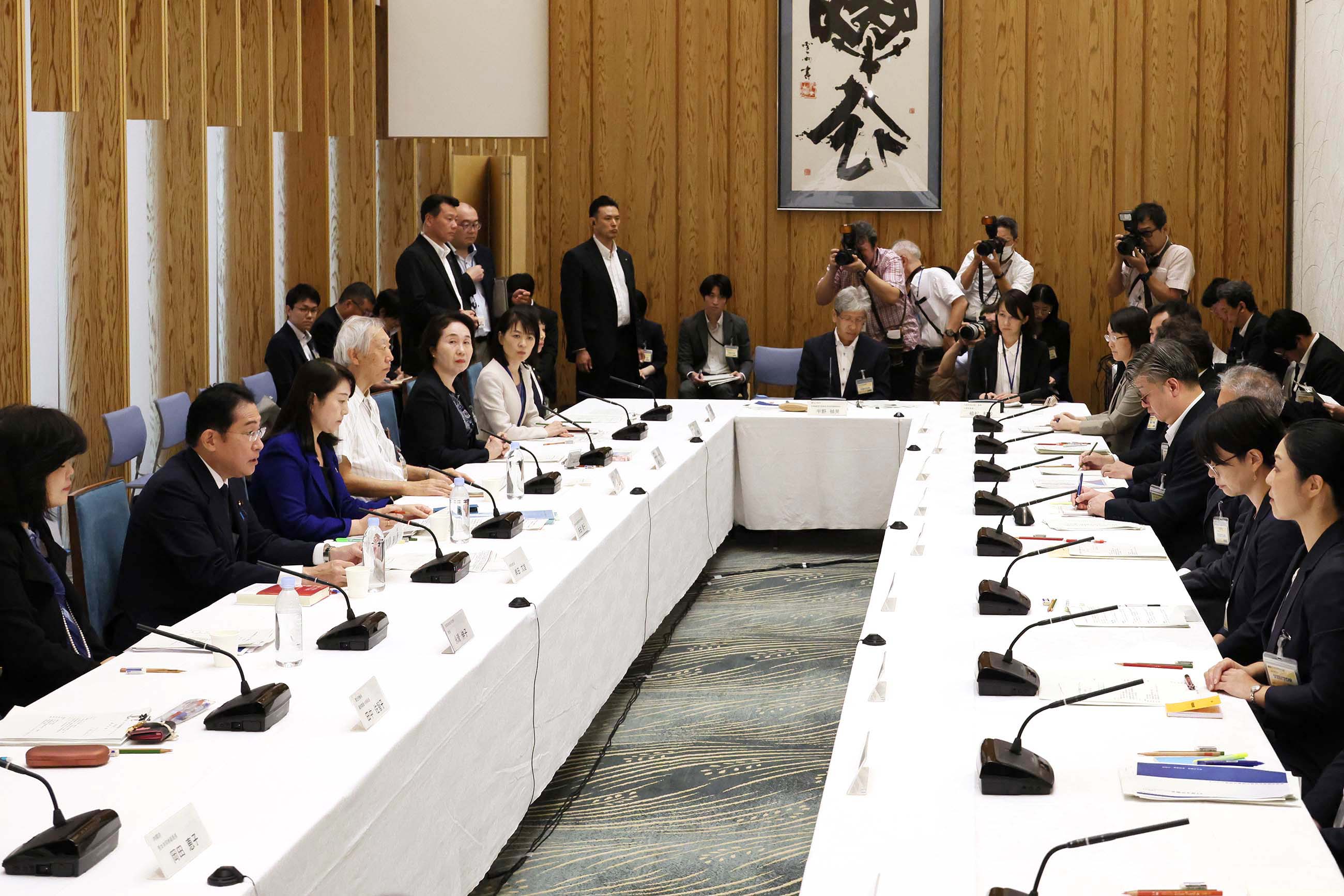 会議のまとめを行う岸田総理４