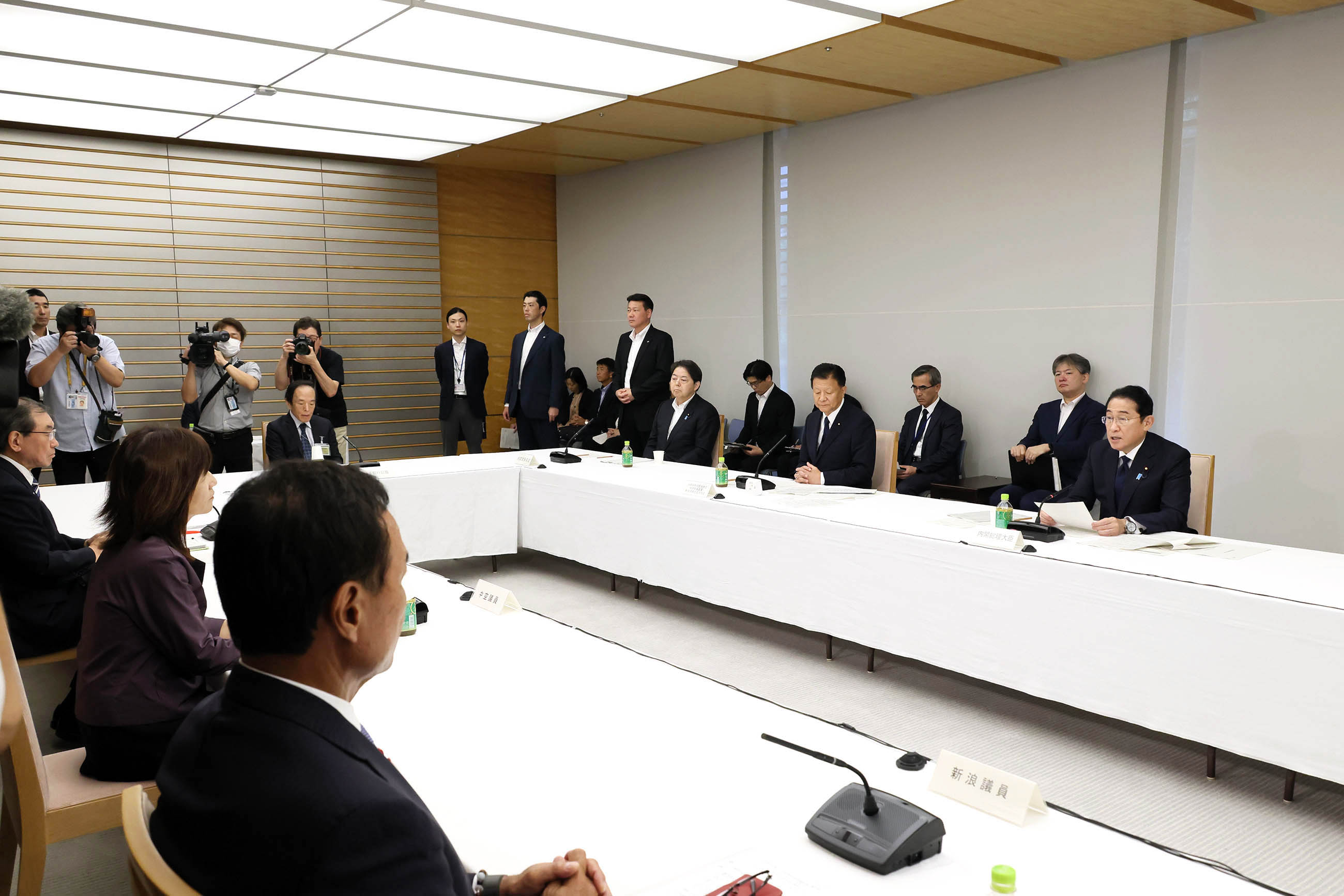 会議のまとめを行う岸田総理３