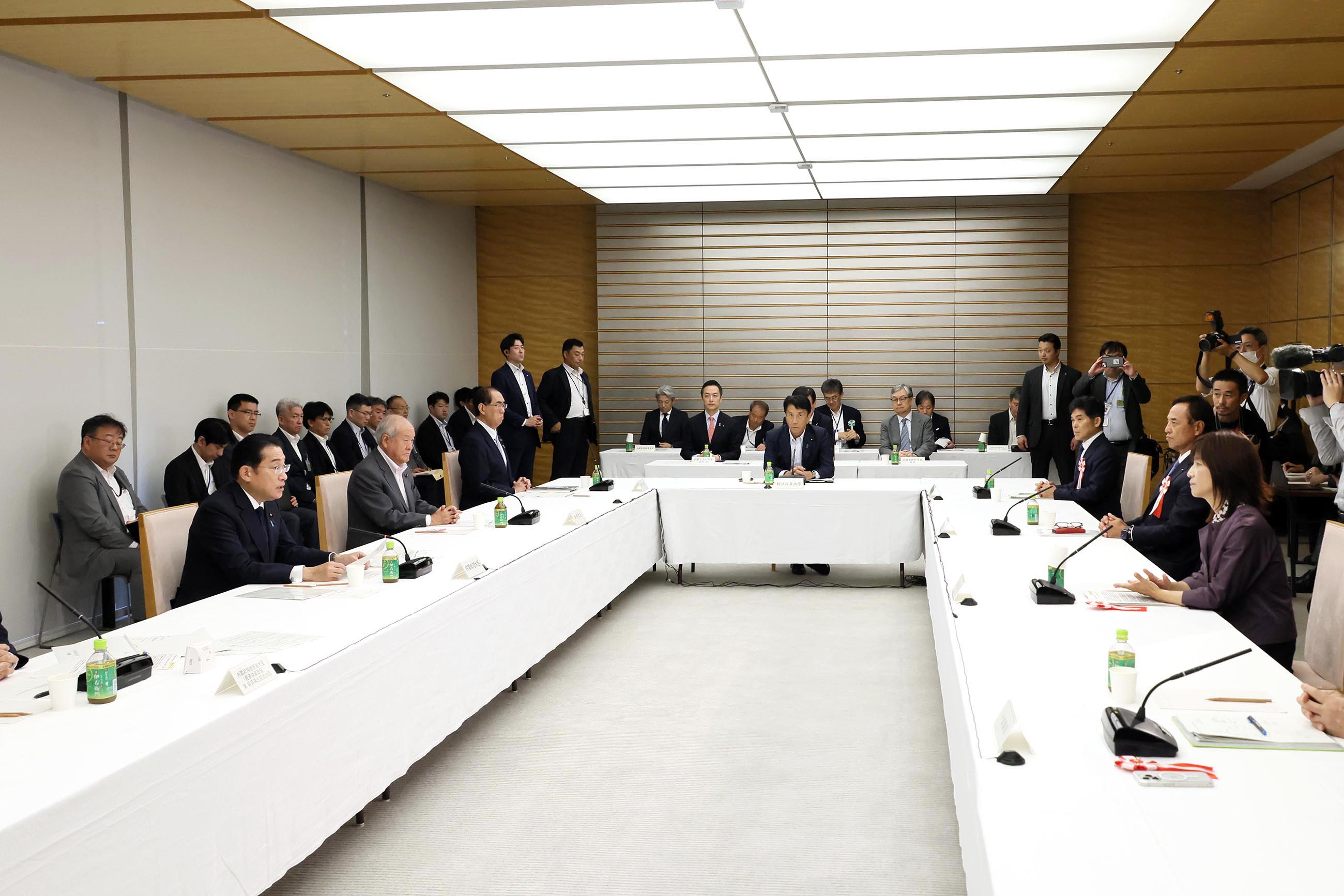 会議のまとめを行う岸田総理４