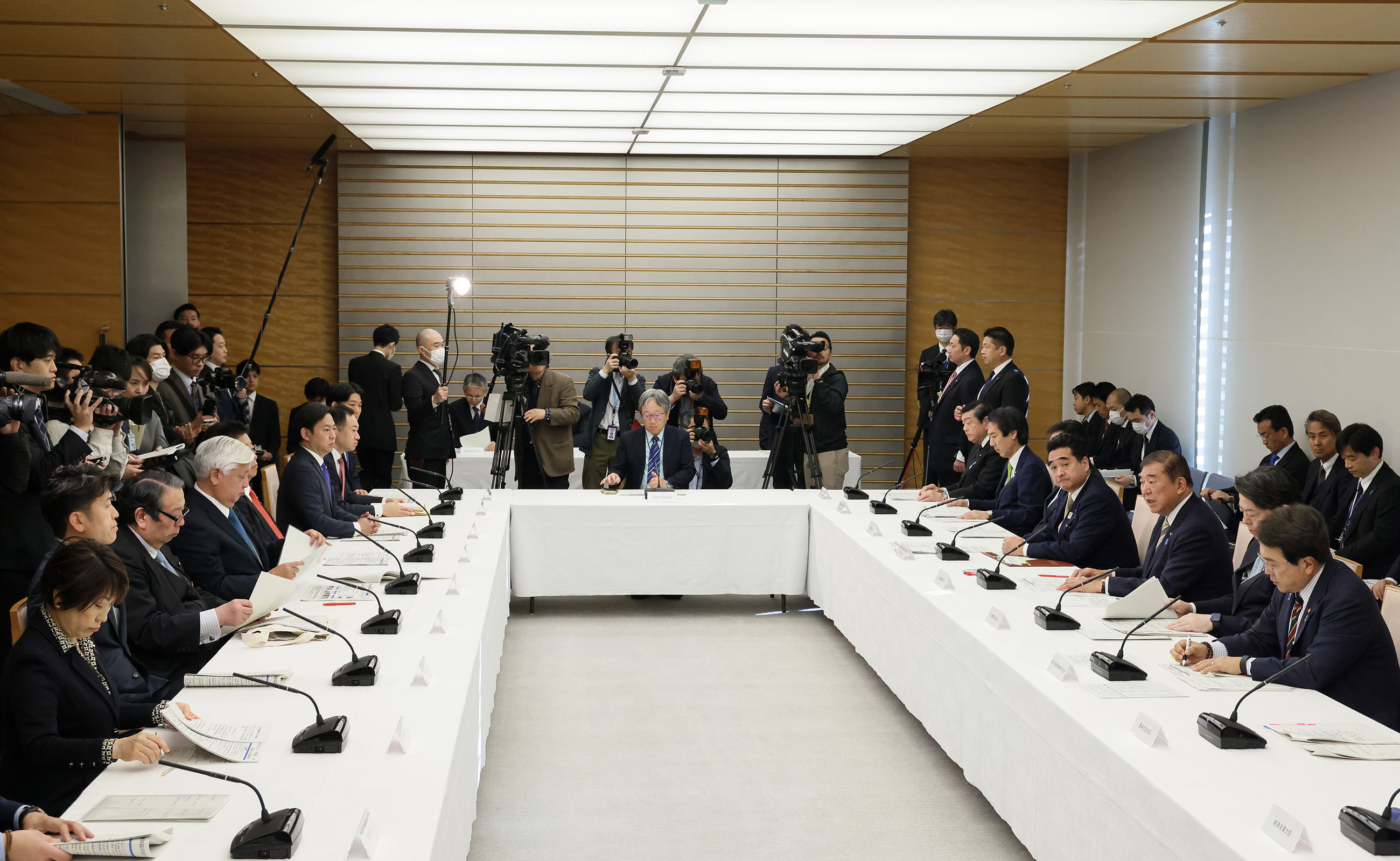 発言する石破総理３