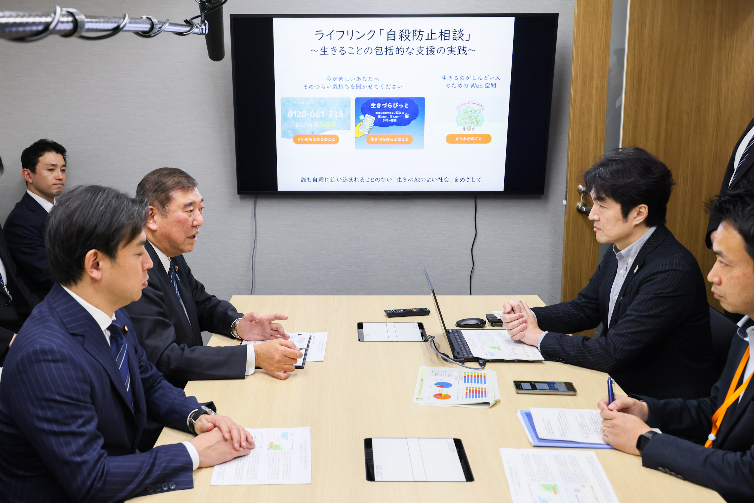 ライフリンクを視察する石破総理４
