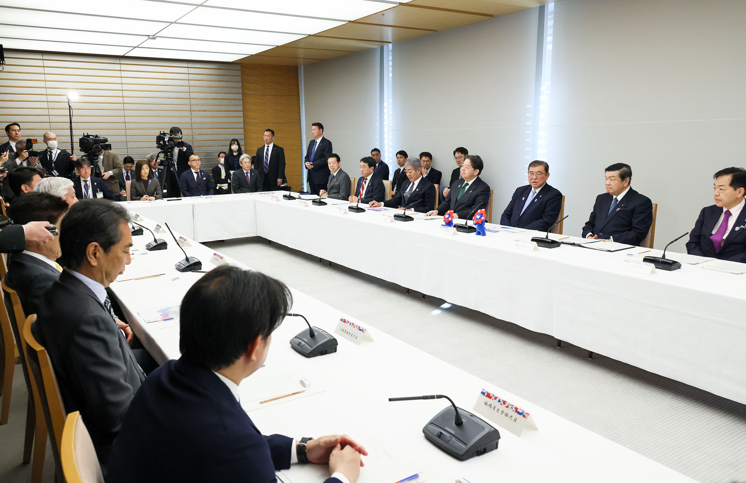 会議のまとめを行う石破総理２