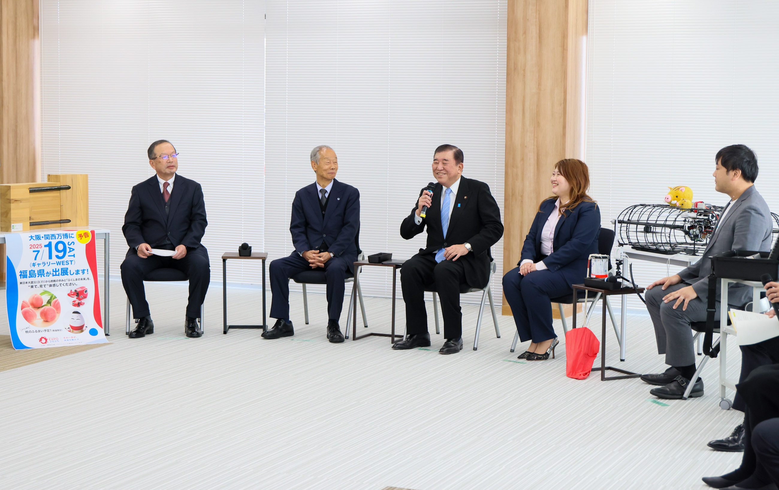 車座対話で発言する石破総理１