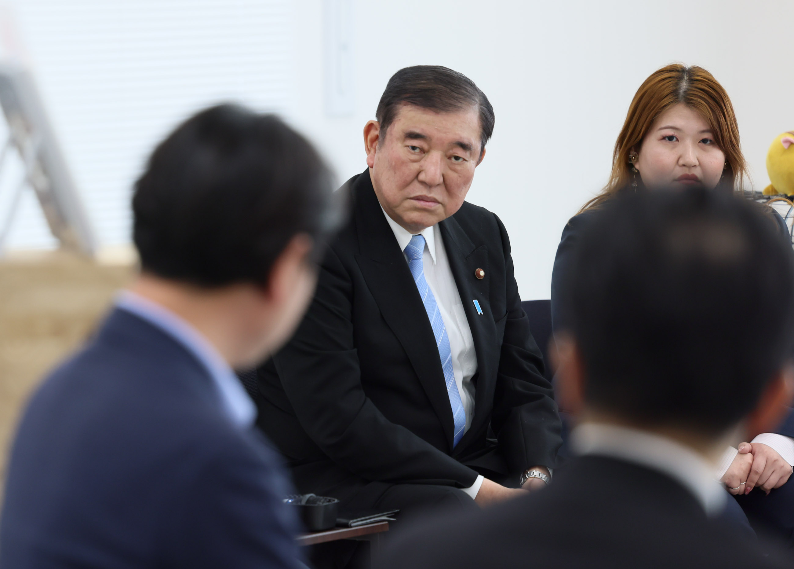車座対話で発言する石破総理２