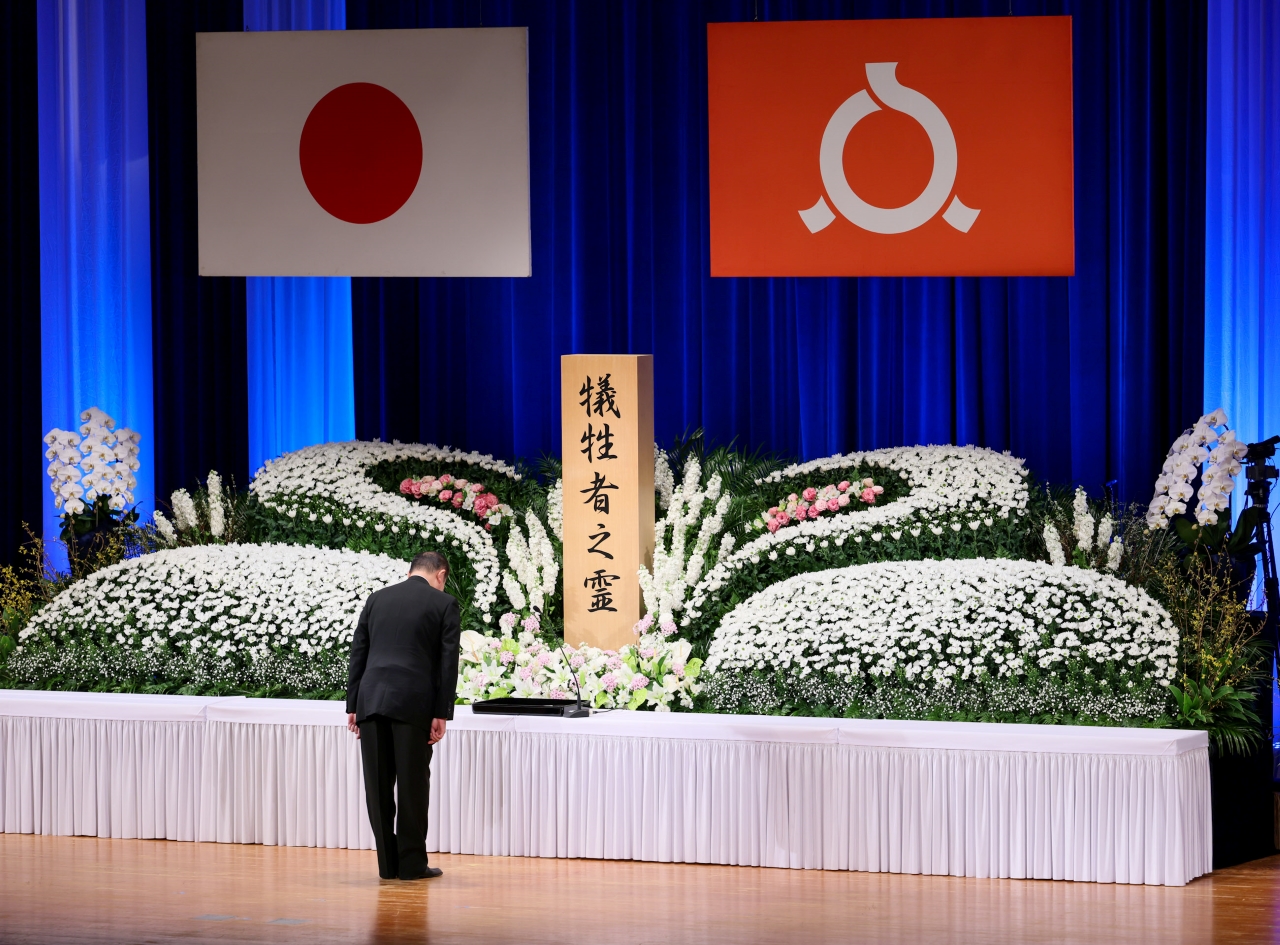 追悼の辞を述べる石破総理２