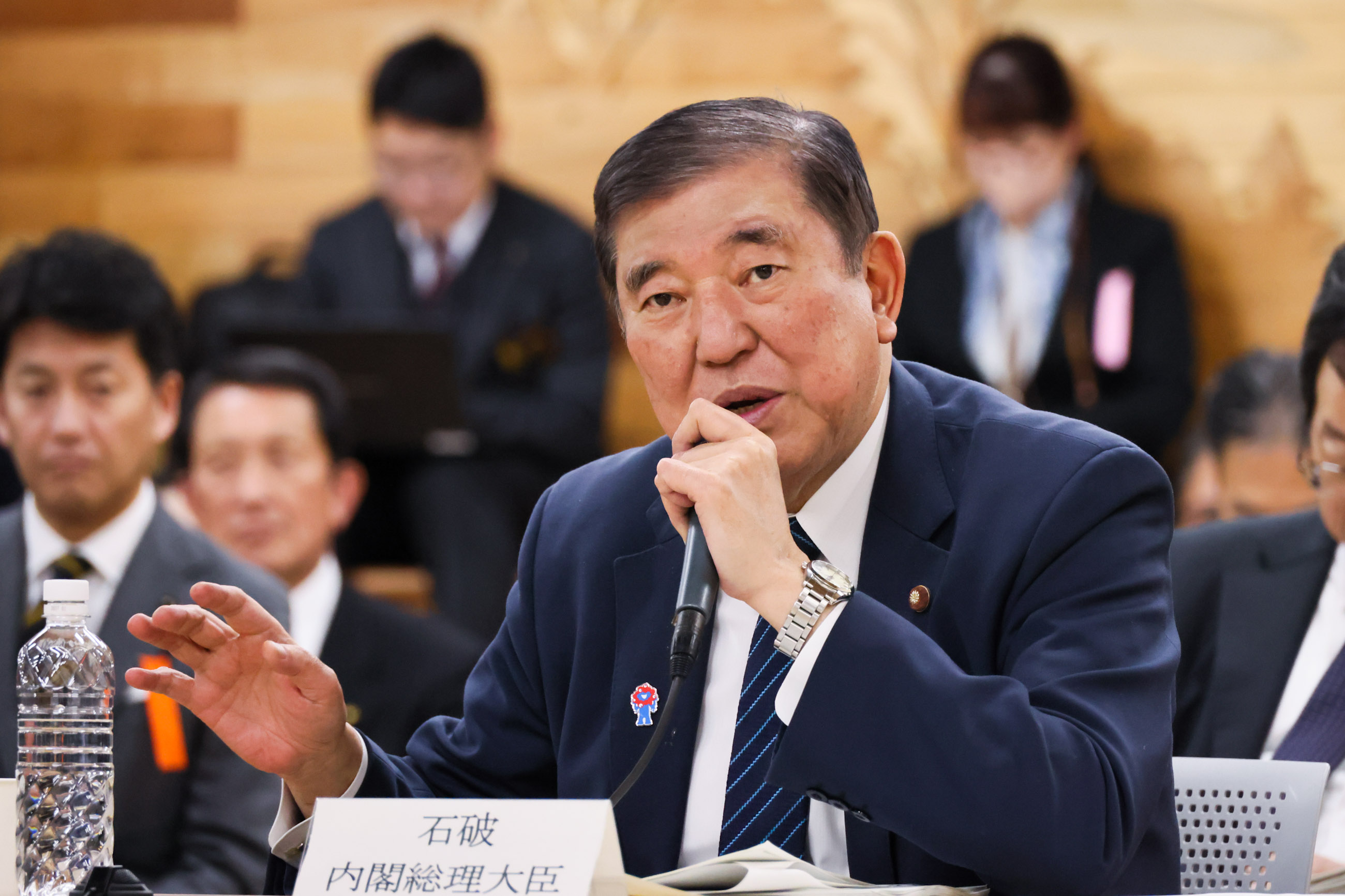 会議で発言する石破総理１