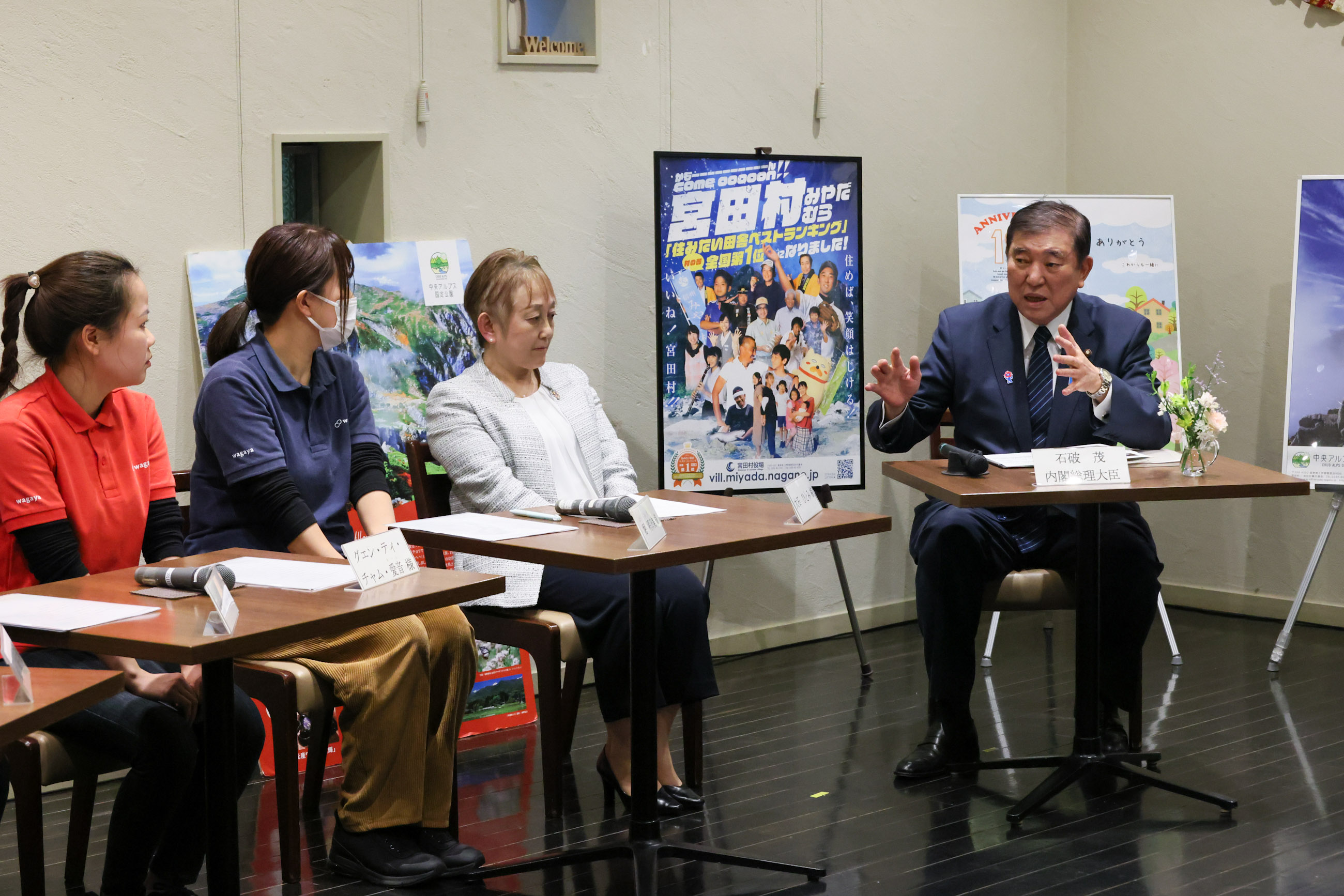 車座対話で発言する石破総理３