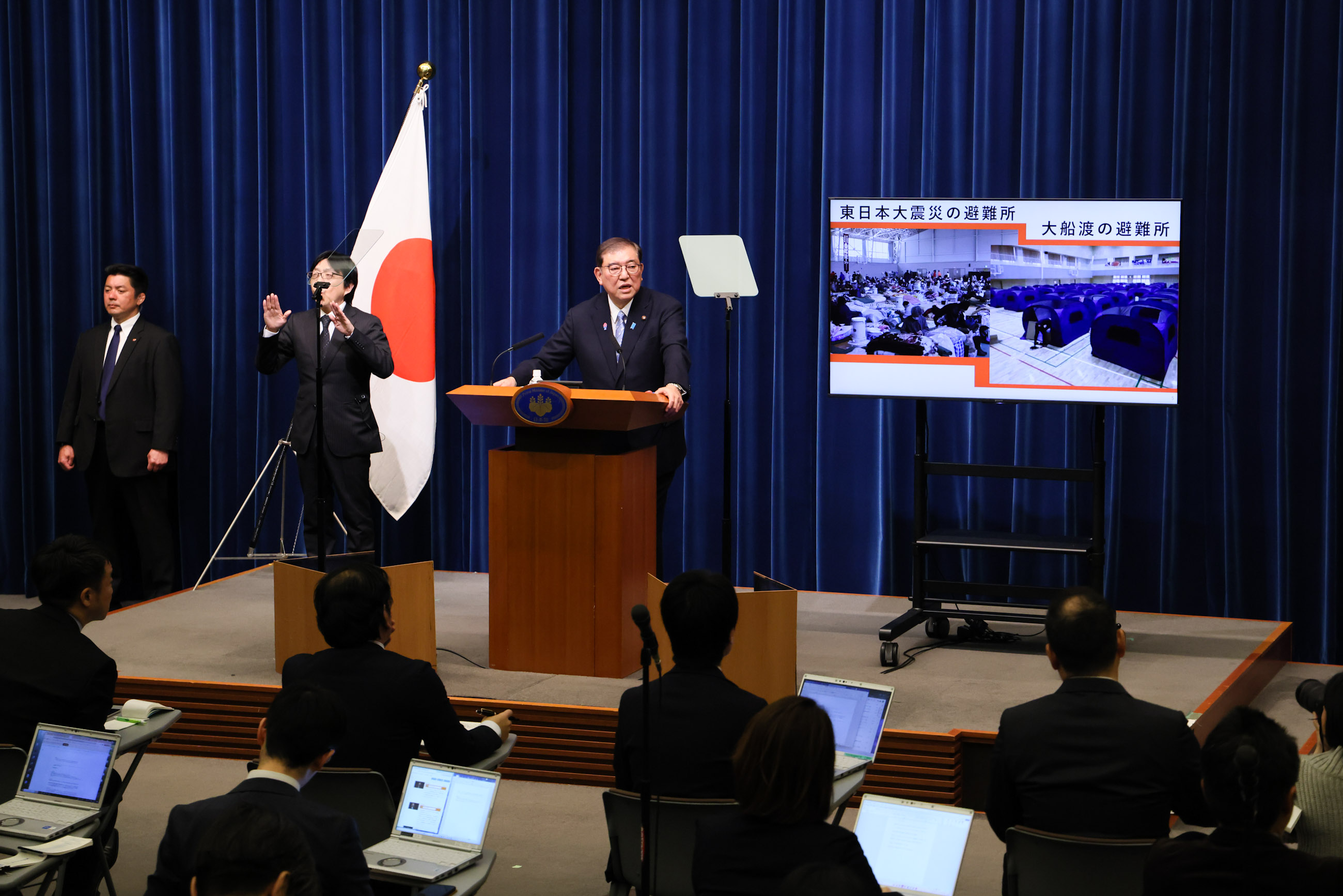 冒頭に発言する石破総理４