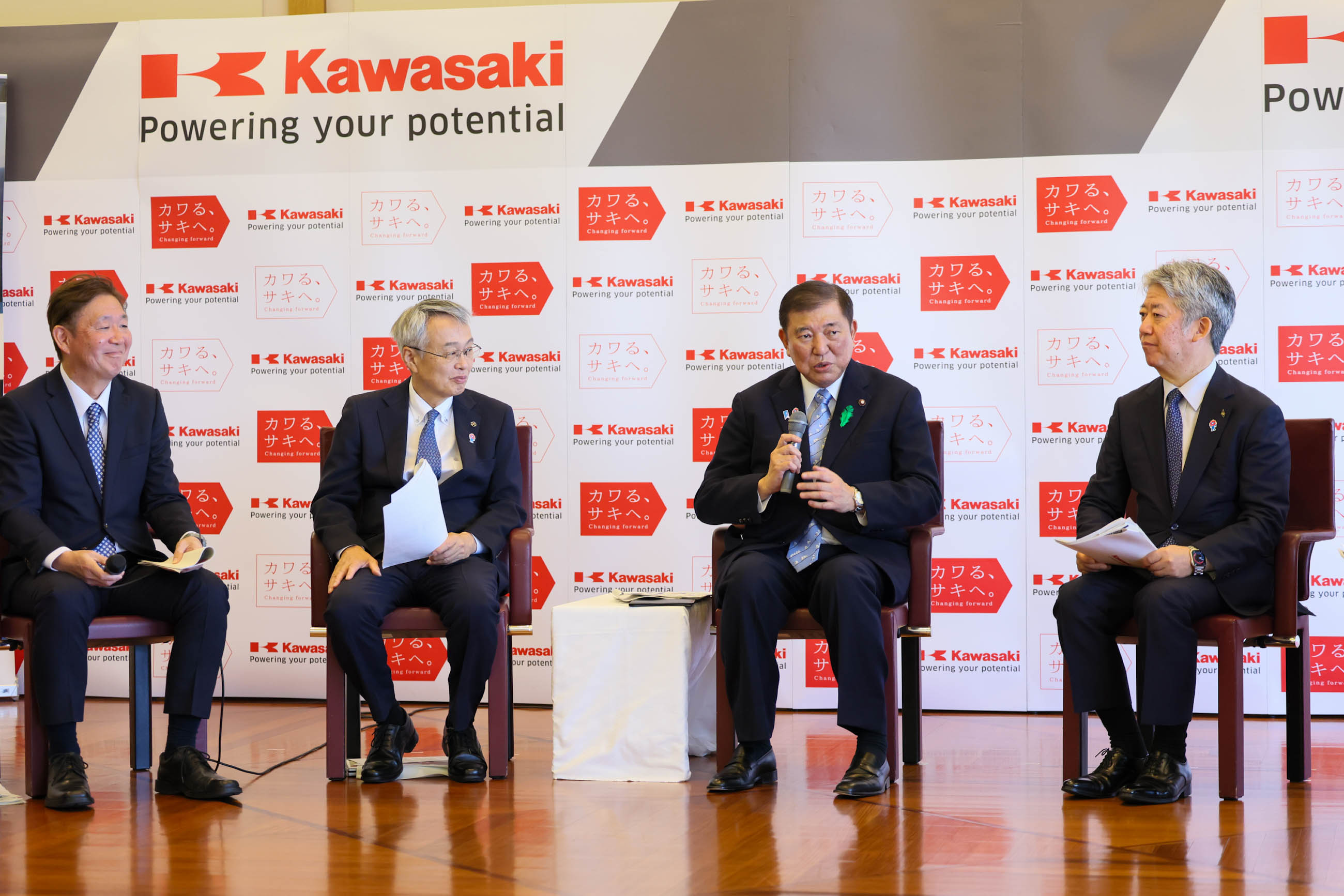 米国関税措置により影響を受ける事業者との車座を行う石破総理２