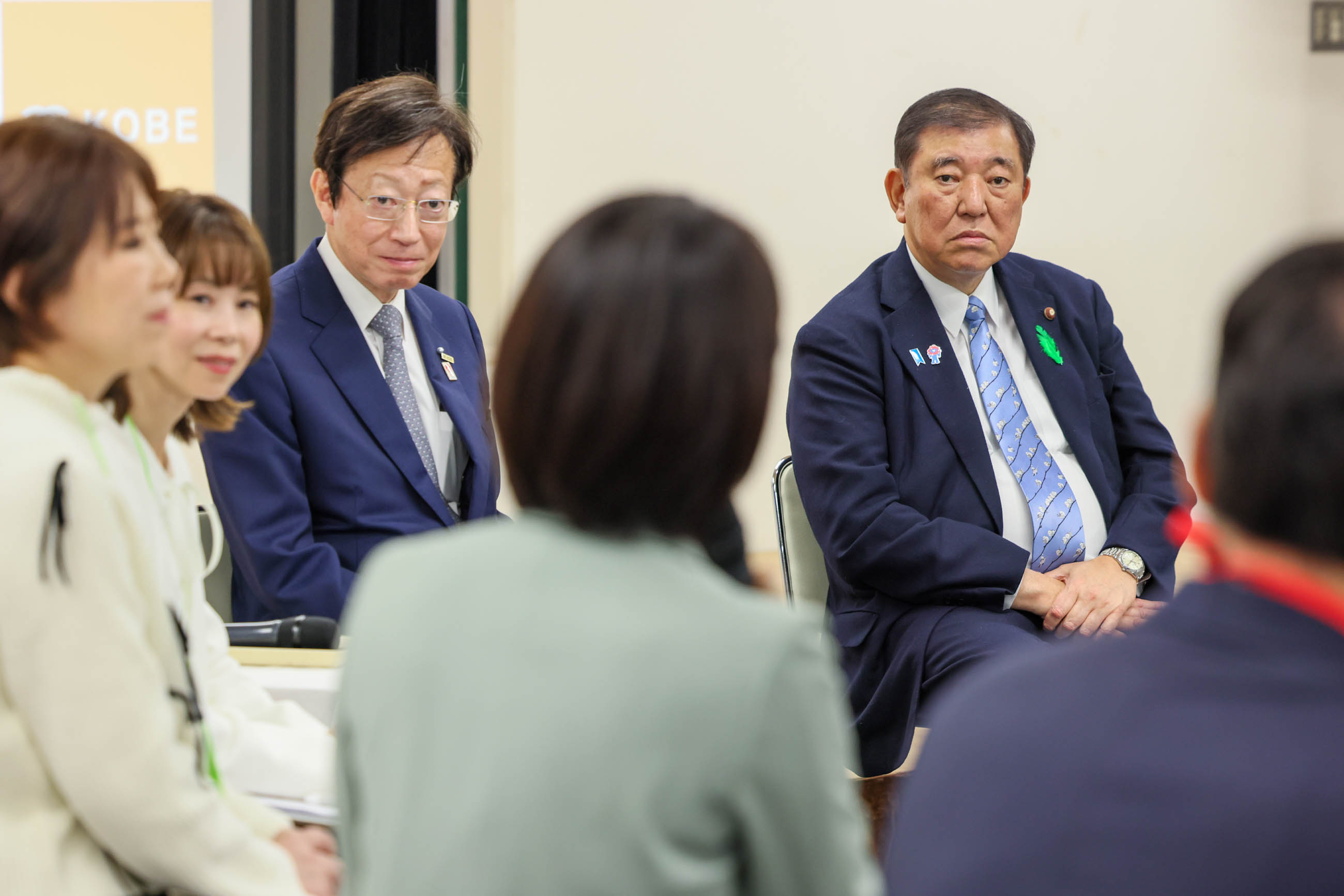 若者・女性による新しいビジネスや女性の活躍・働き方改革に取り組む方々との車座を行う石破総理６