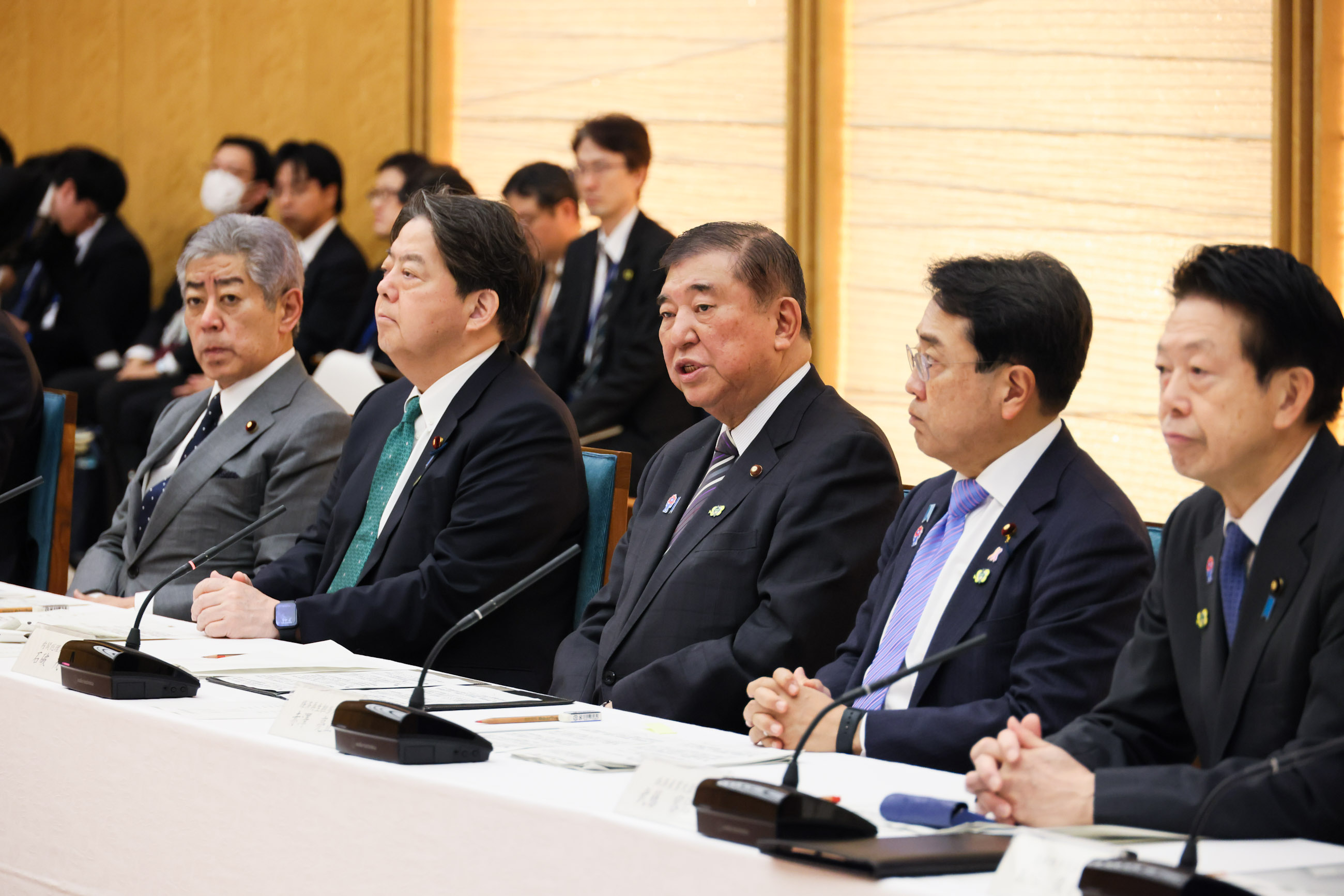 会議のまとめを行う石破総理２