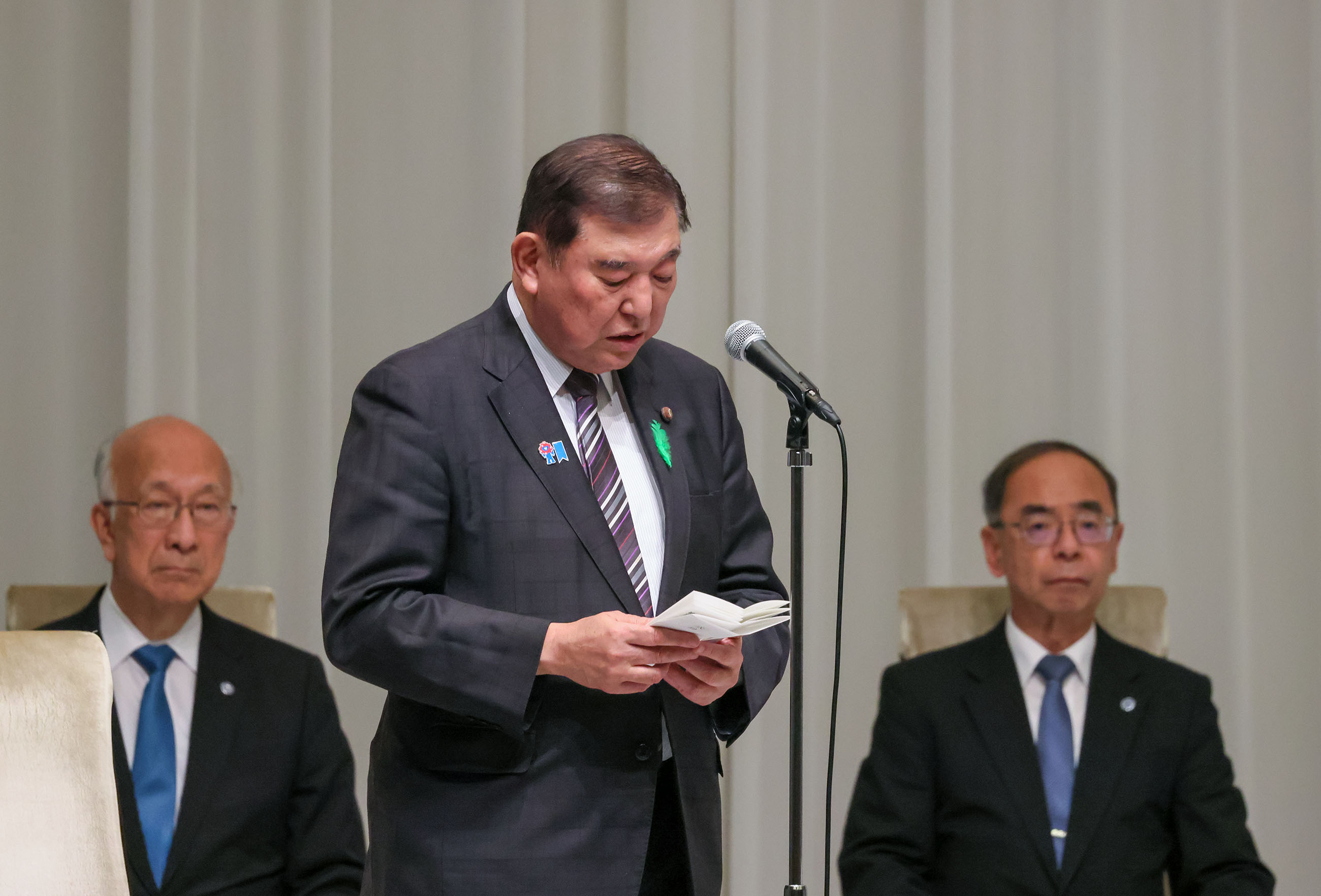 式辞を述べる石破総理３