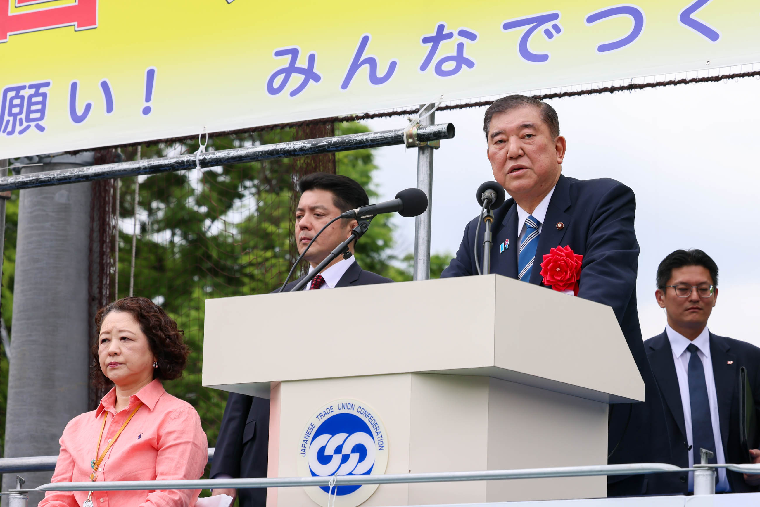 挨拶する石破総理４