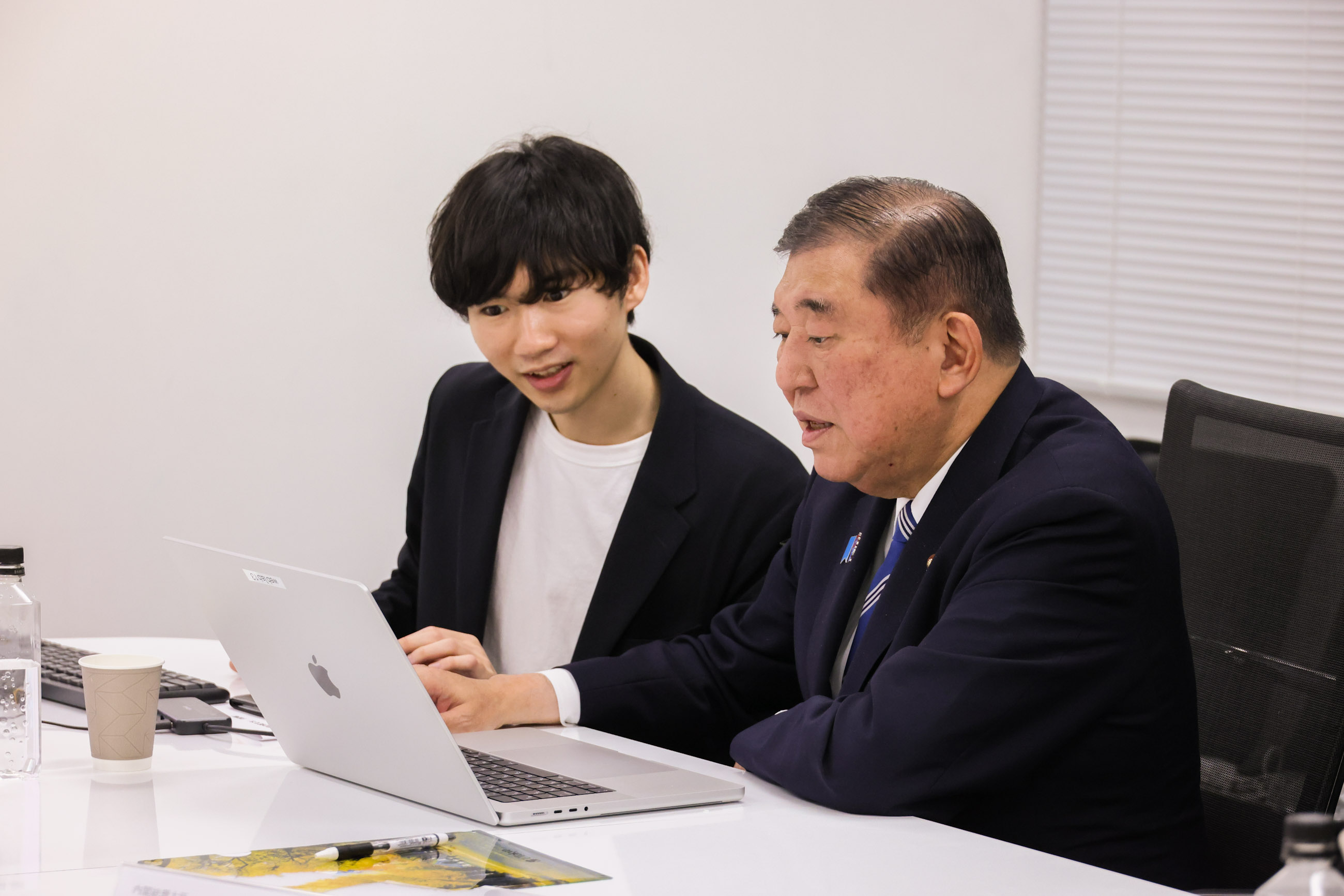 生成ＡＩ集中講座を受講する石破総理１