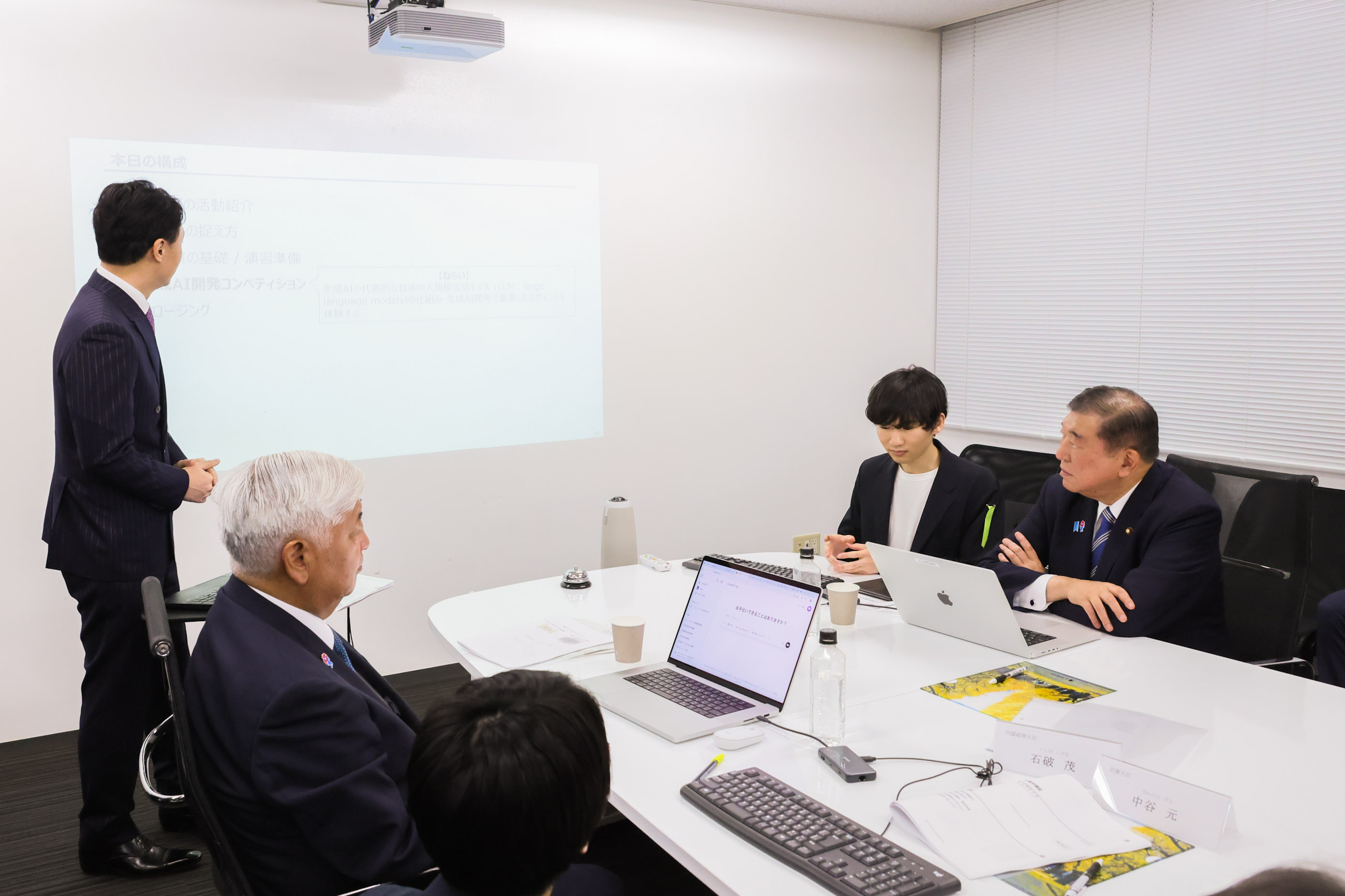 生成ＡＩ集中講座を受講する石破総理２