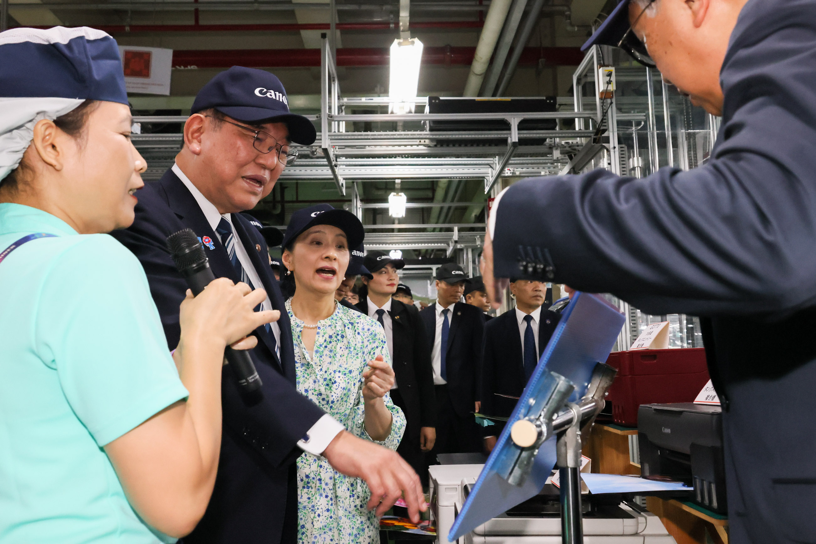 タンロン工業団地を視察する石破総理４