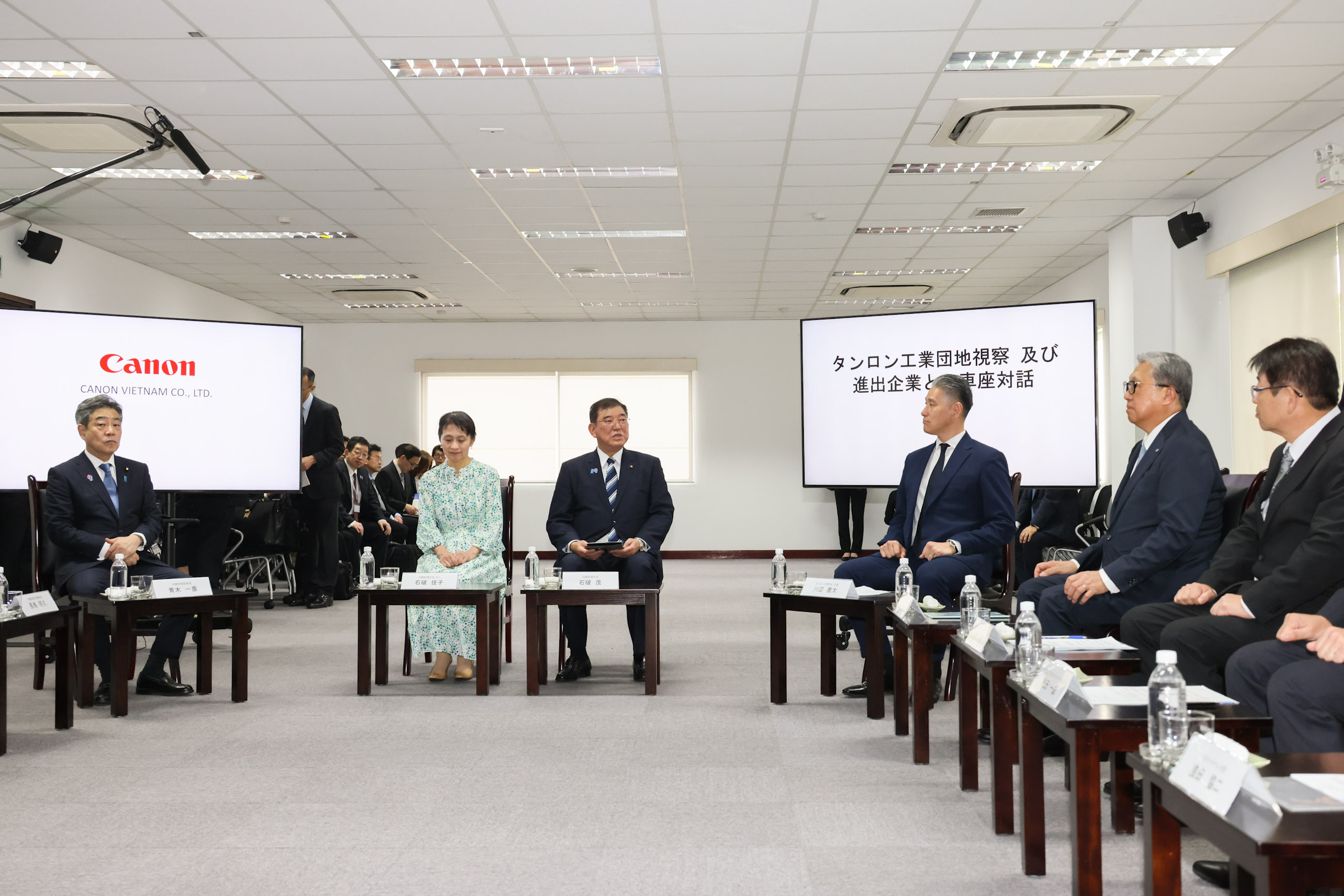 進出日系企業等と車座対話を行う石破総理２