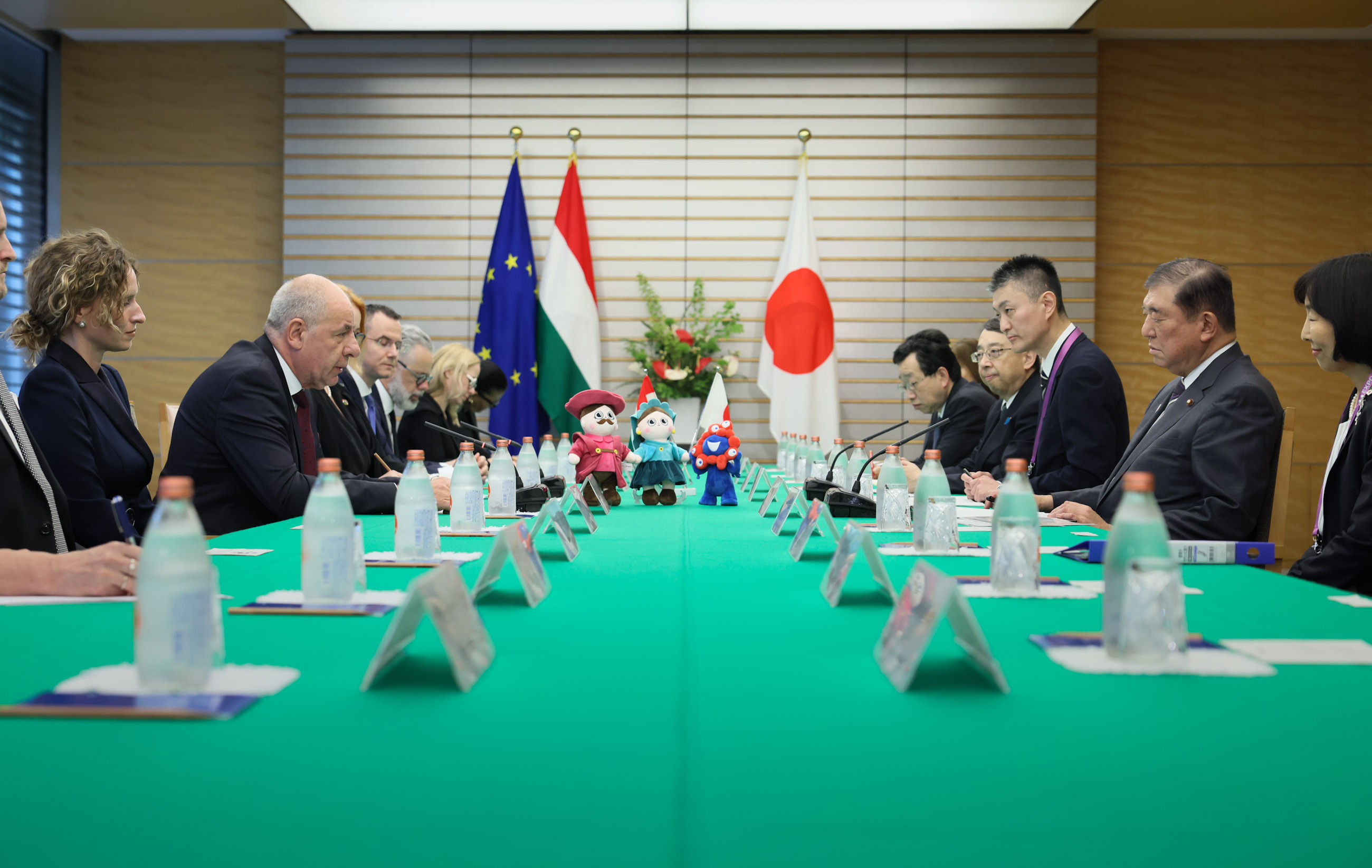 シュヨク大統領と会談する石破総理３