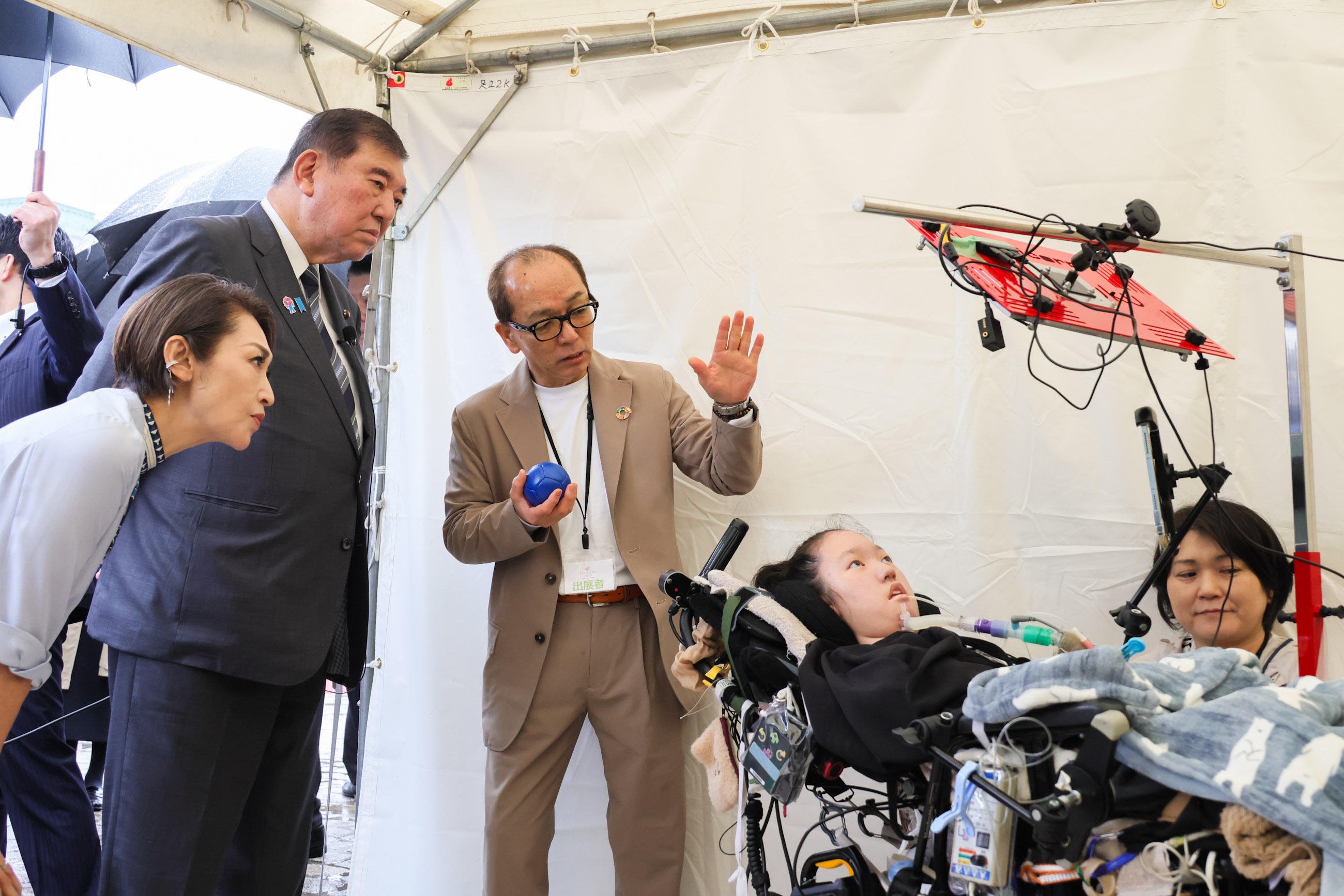 視察する石破総理７