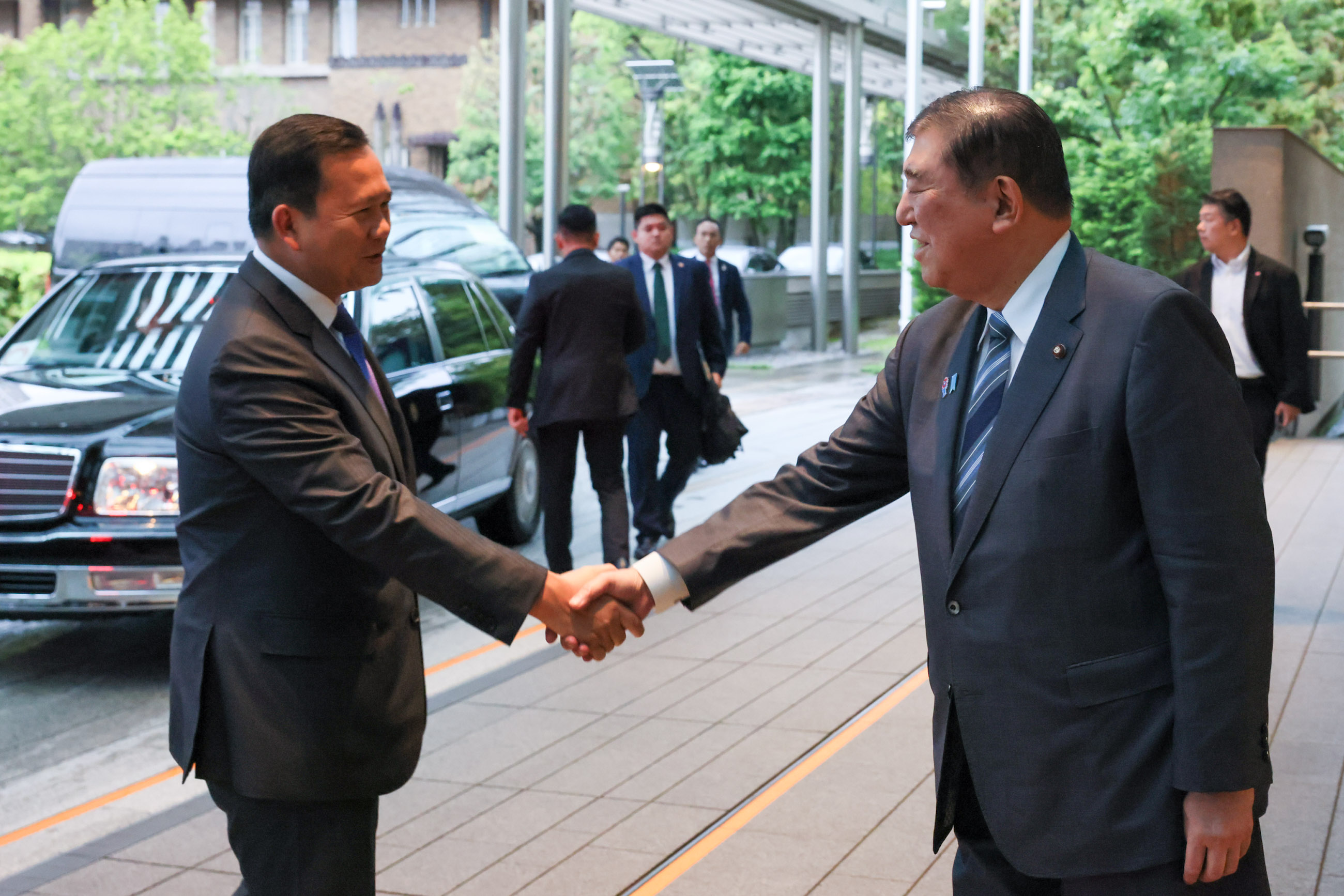 フン・マネット首相を出迎える石破総理