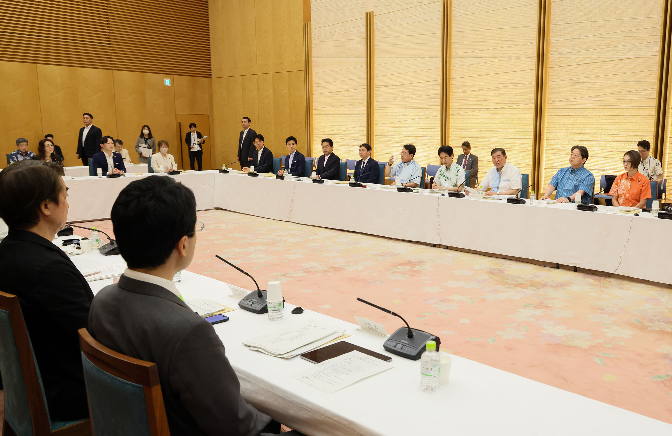 会議のまとめを行う石破総理２