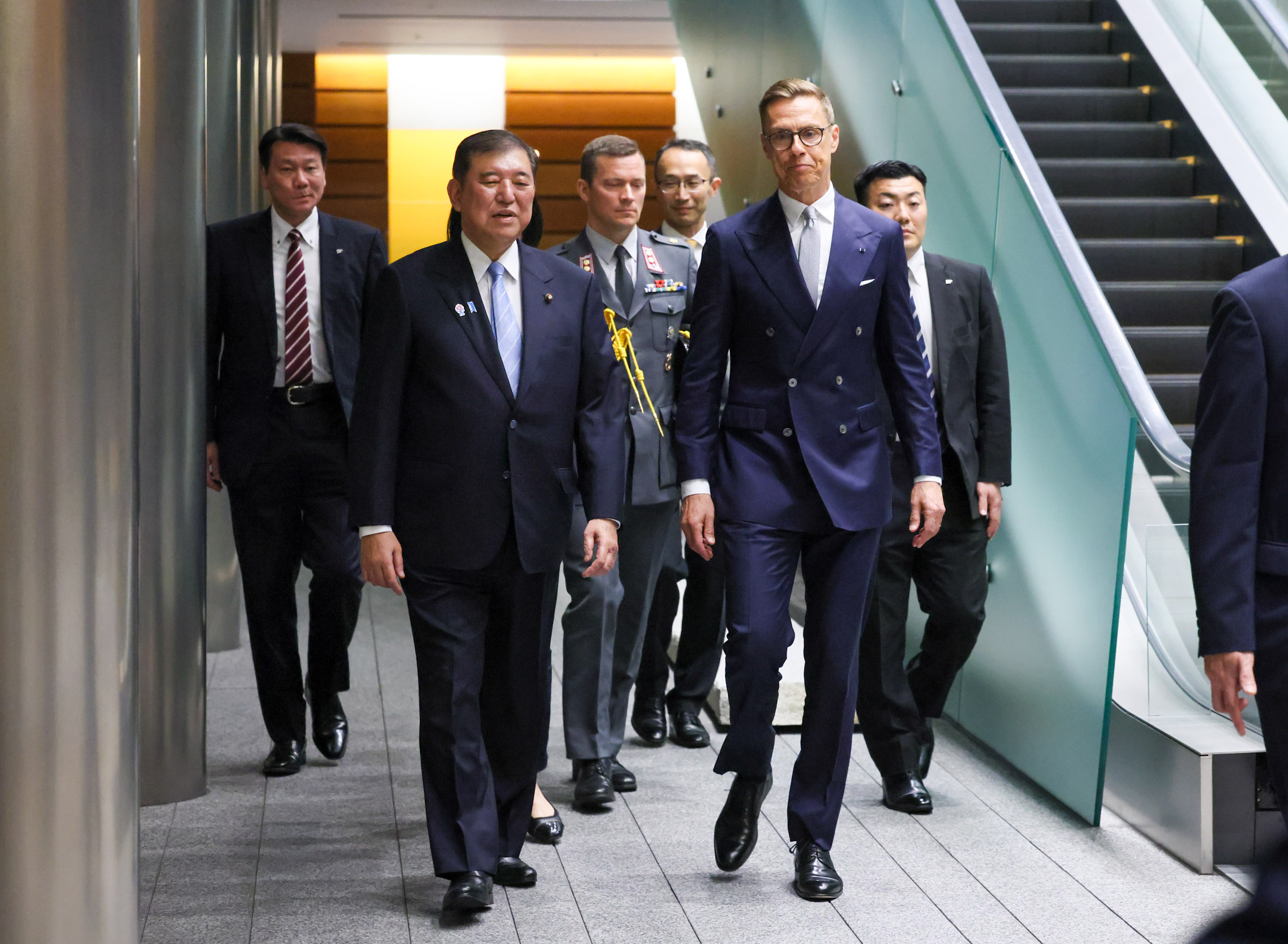 共同記者発表に臨む石破総理