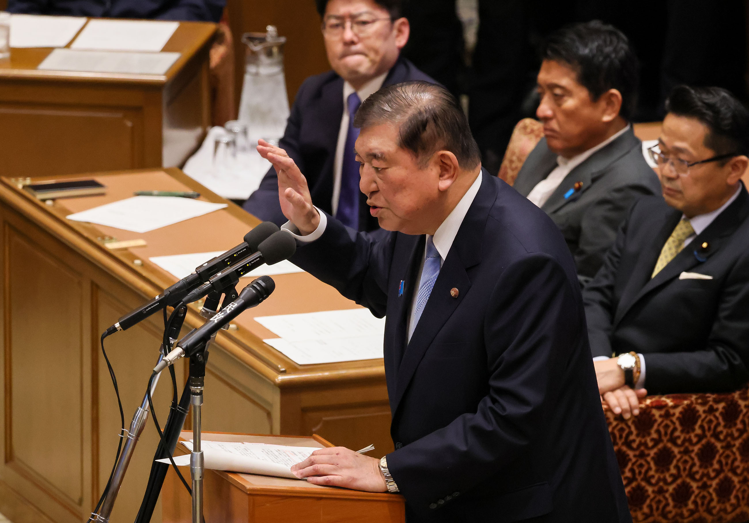 発言する石破総理１