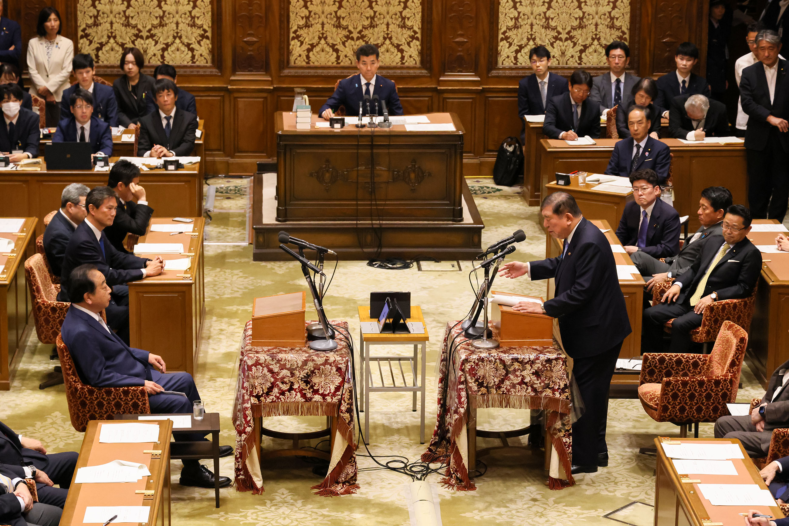 発言する石破総理２