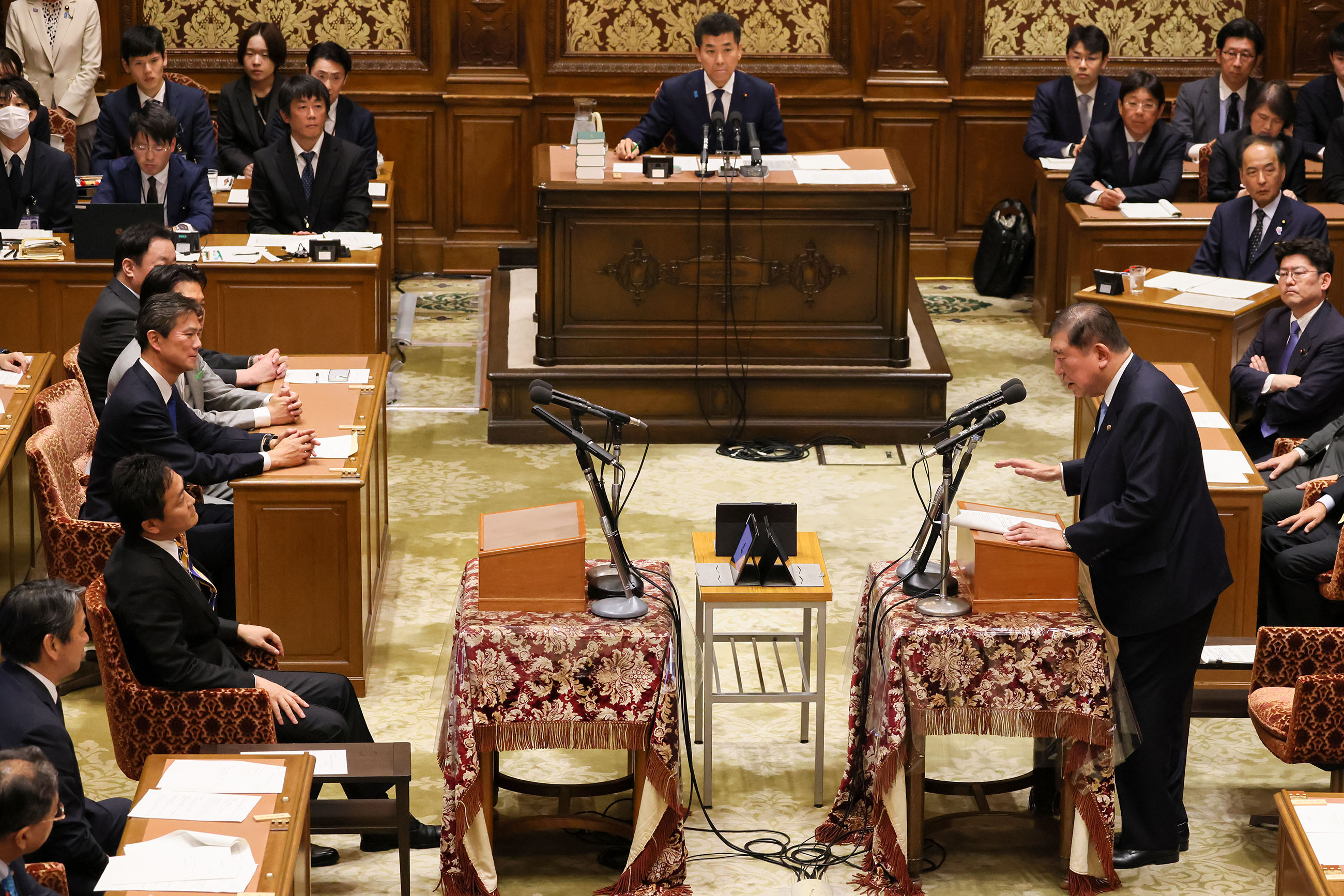 発言する石破総理５