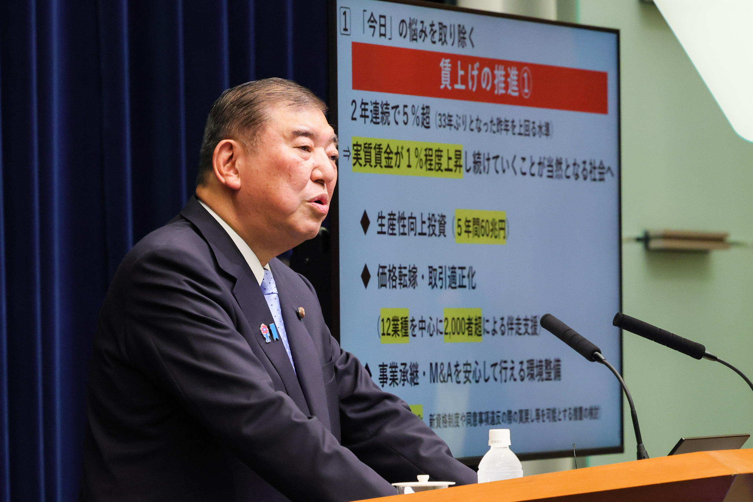 冒頭に発言する石破総理３